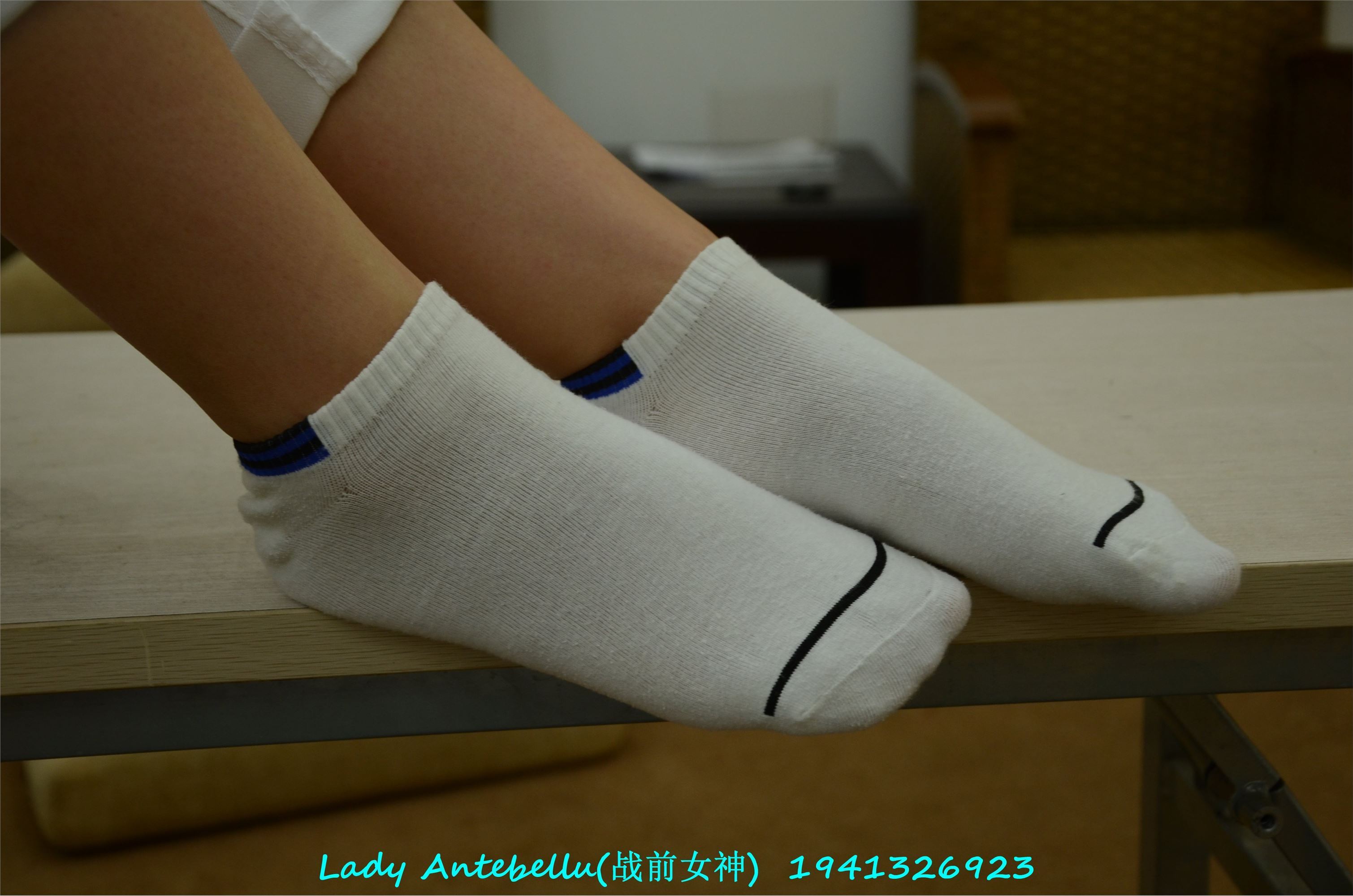 战前女神  恋足美腿棉袜女神级摄影套图 052