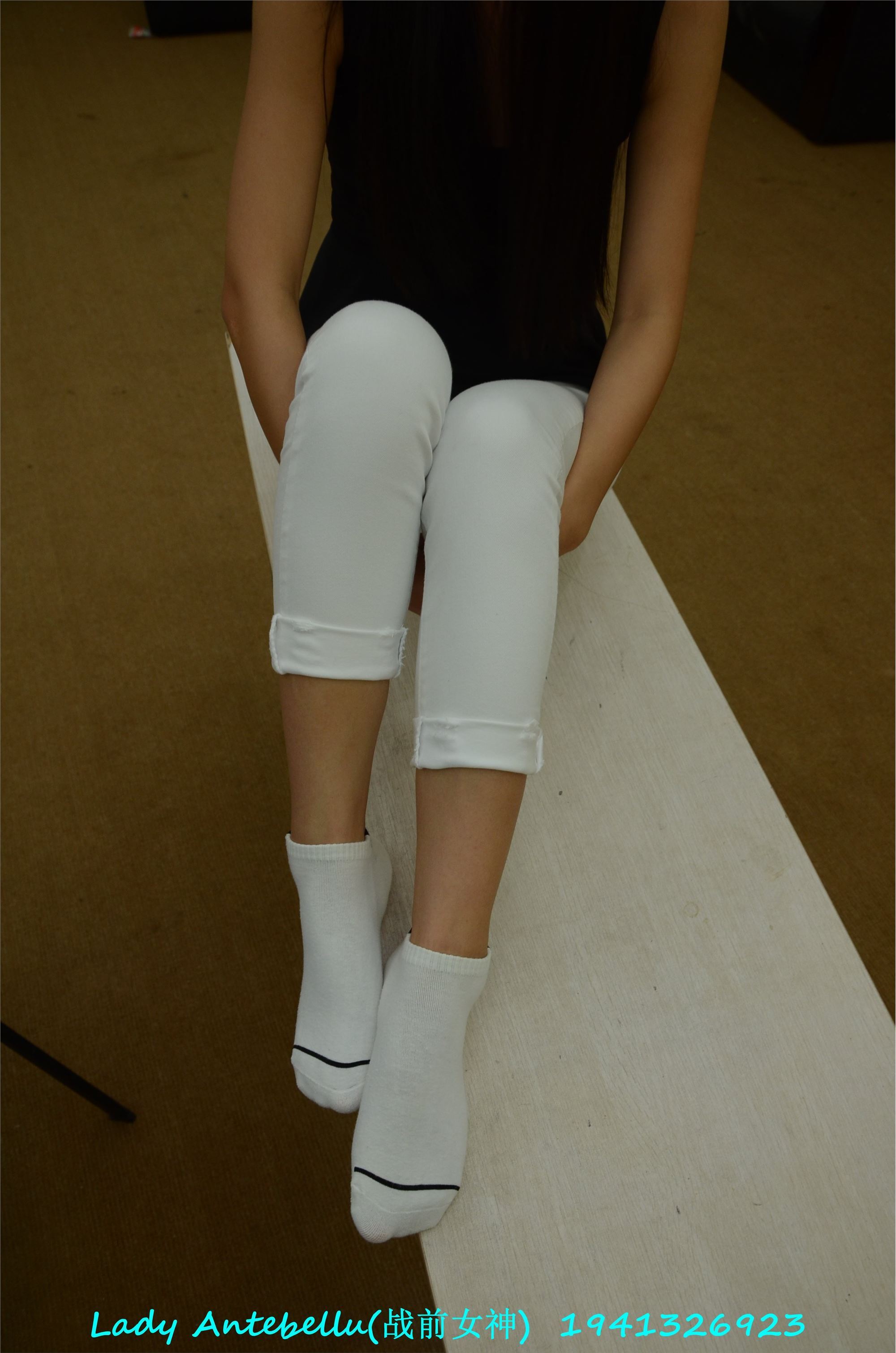 战前女神  恋足美腿棉袜女神级摄影套图 052
