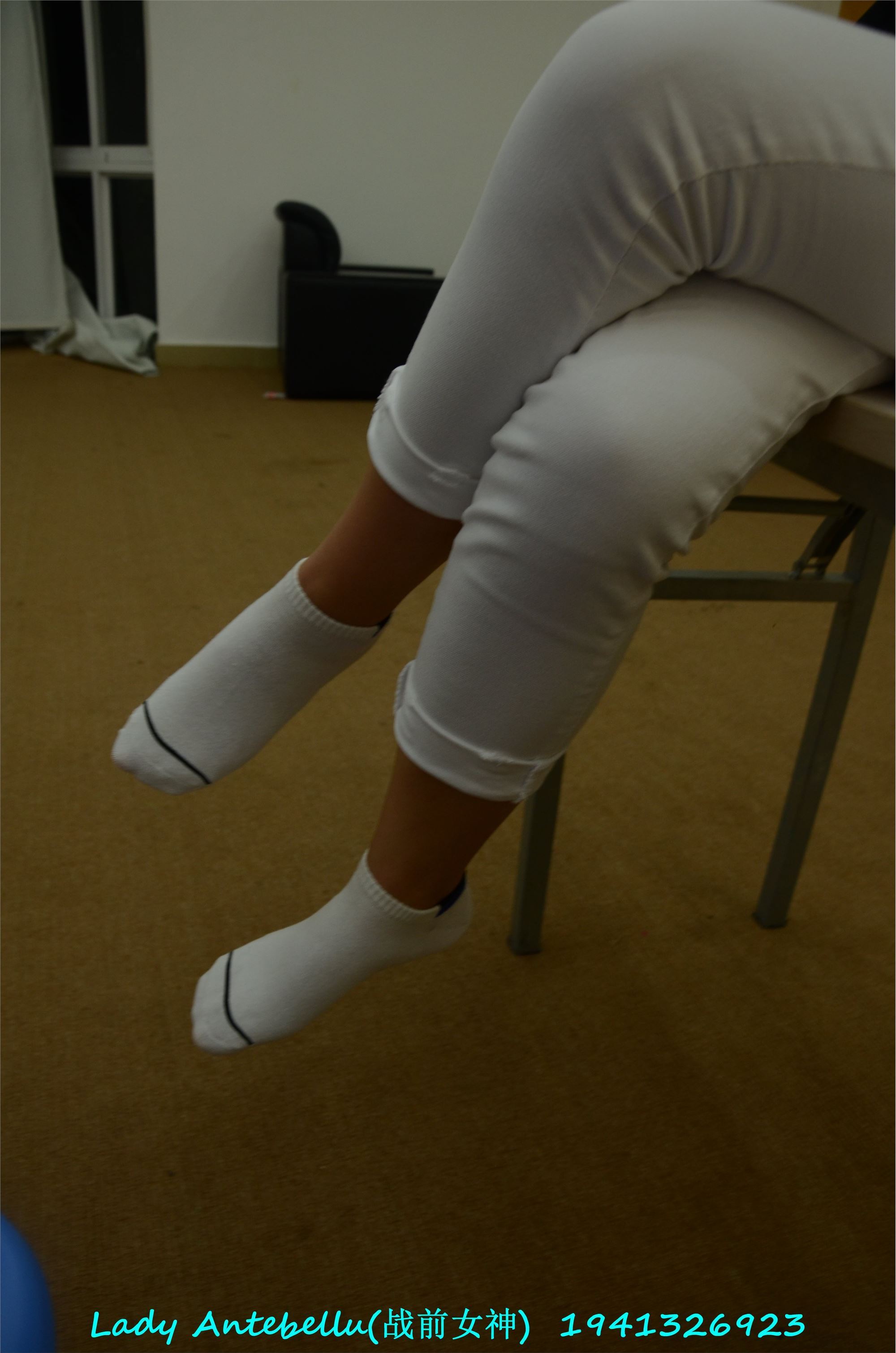 战前女神  恋足美腿棉袜女神级摄影套图 052