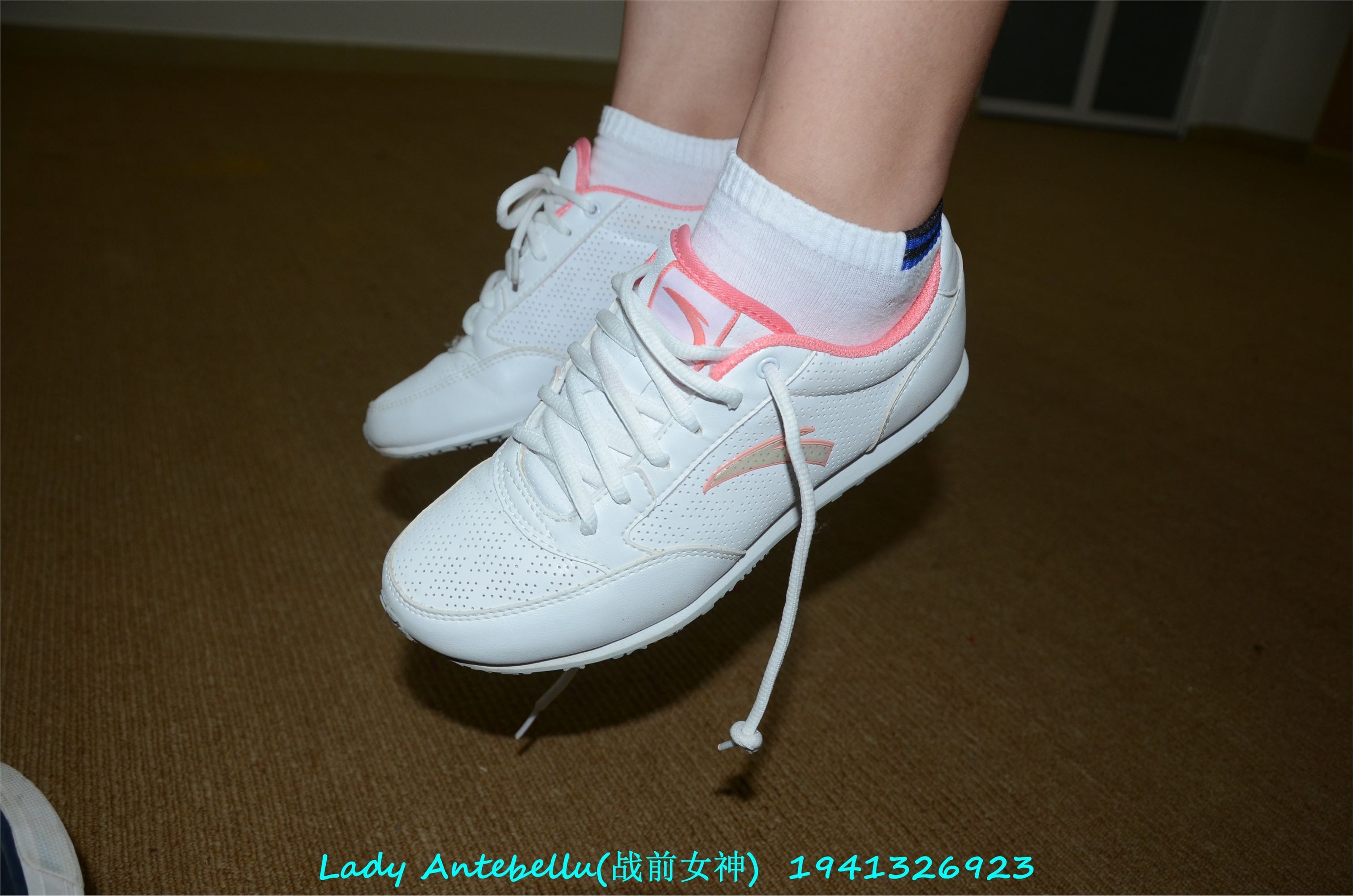 战前女神  恋足美腿棉袜女神级摄影套图 052