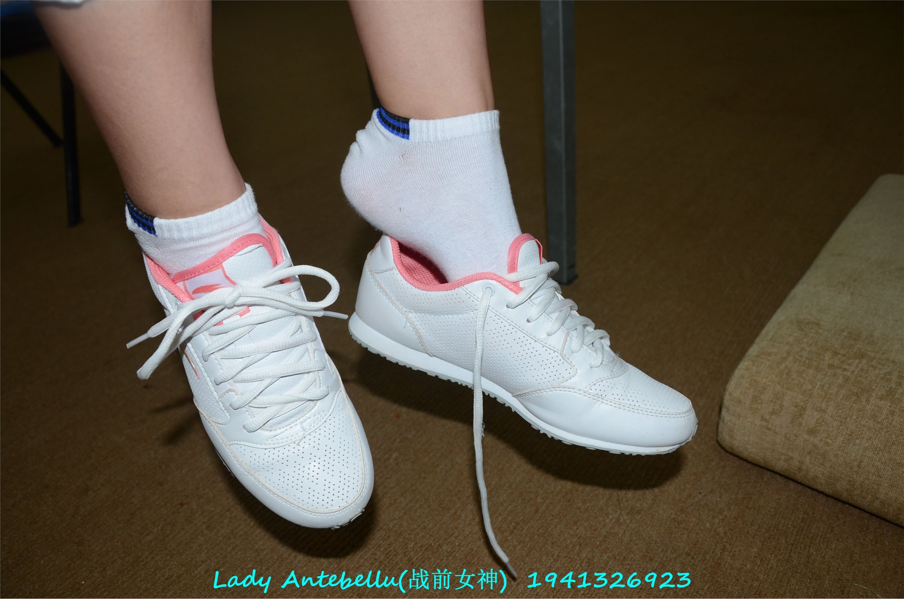 战前女神  恋足美腿棉袜女神级摄影套图 052