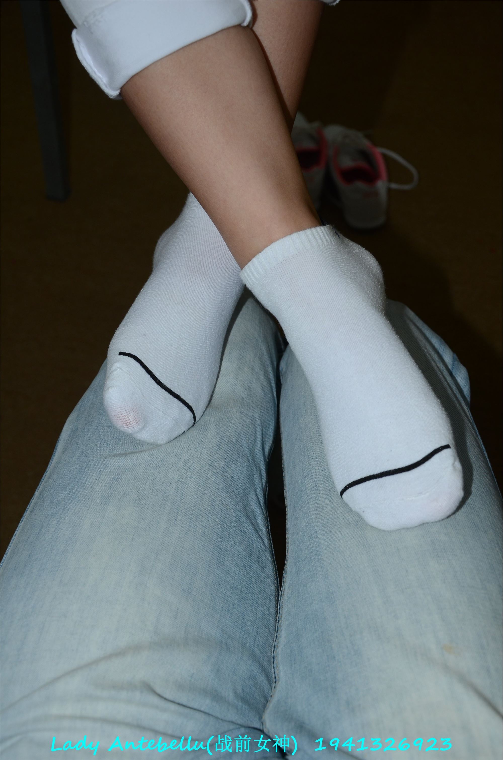 战前女神  恋足美腿棉袜女神级摄影套图 052