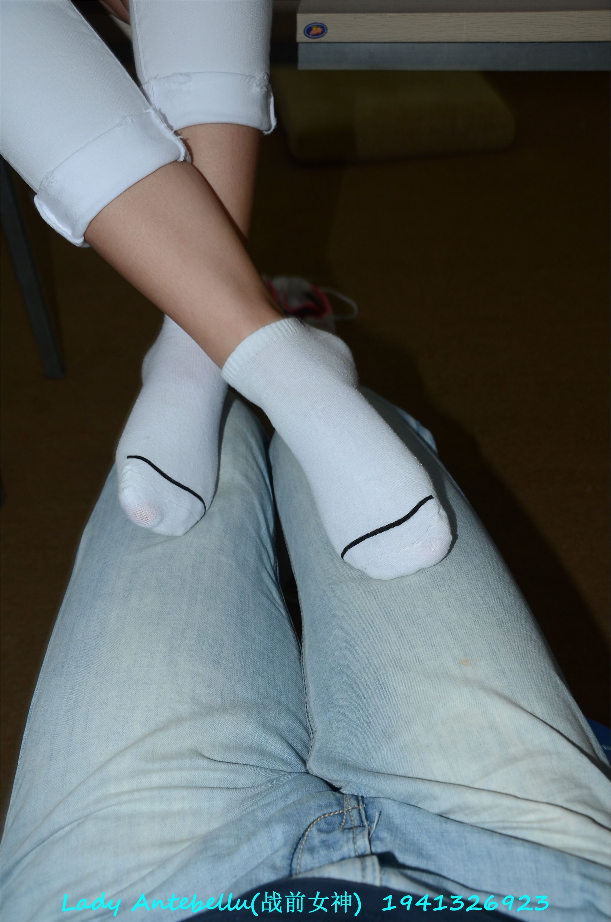 战前女神  恋足美腿棉袜女神级摄影套图 052