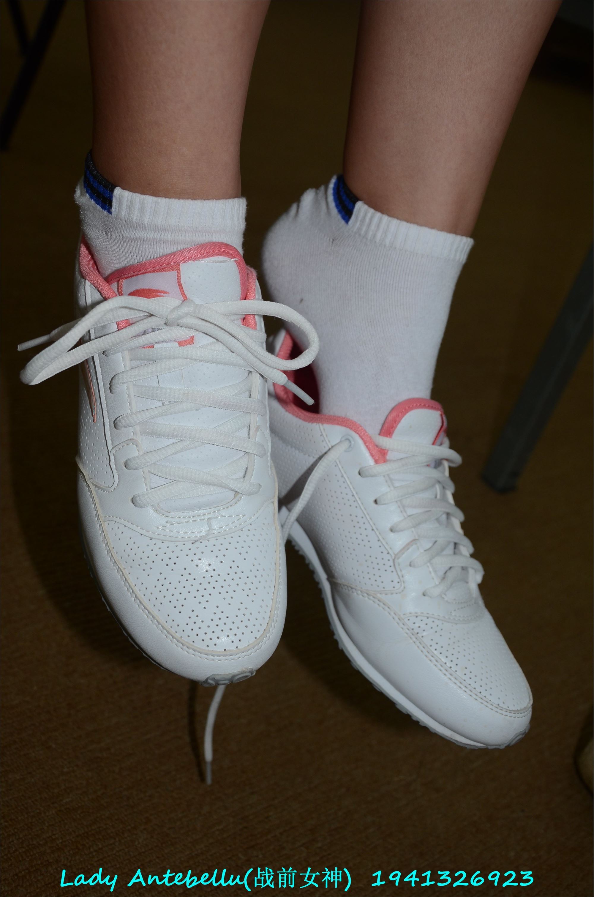 战前女神  恋足美腿棉袜女神级摄影套图 052