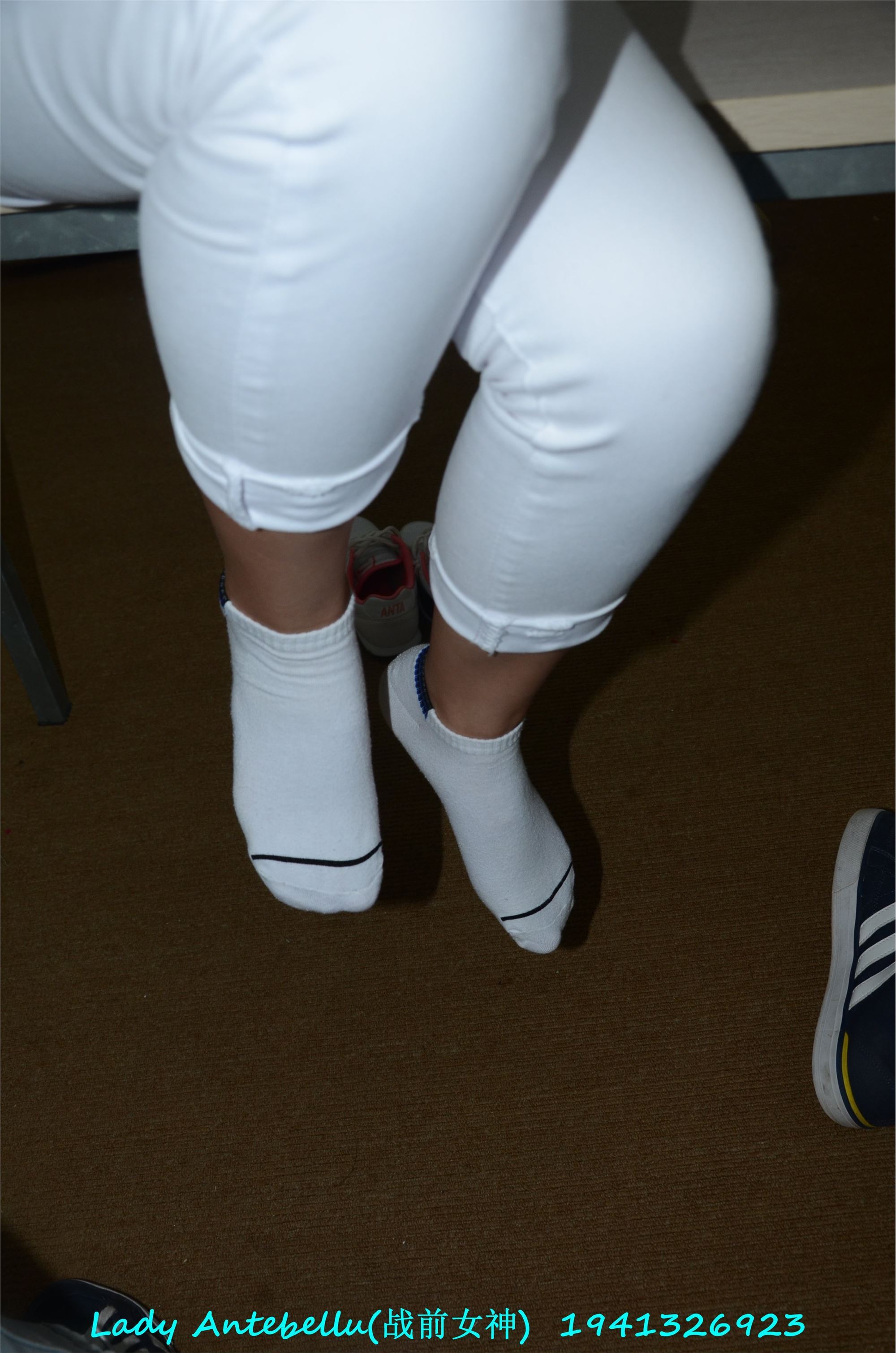 战前女神  恋足美腿棉袜女神级摄影套图 052