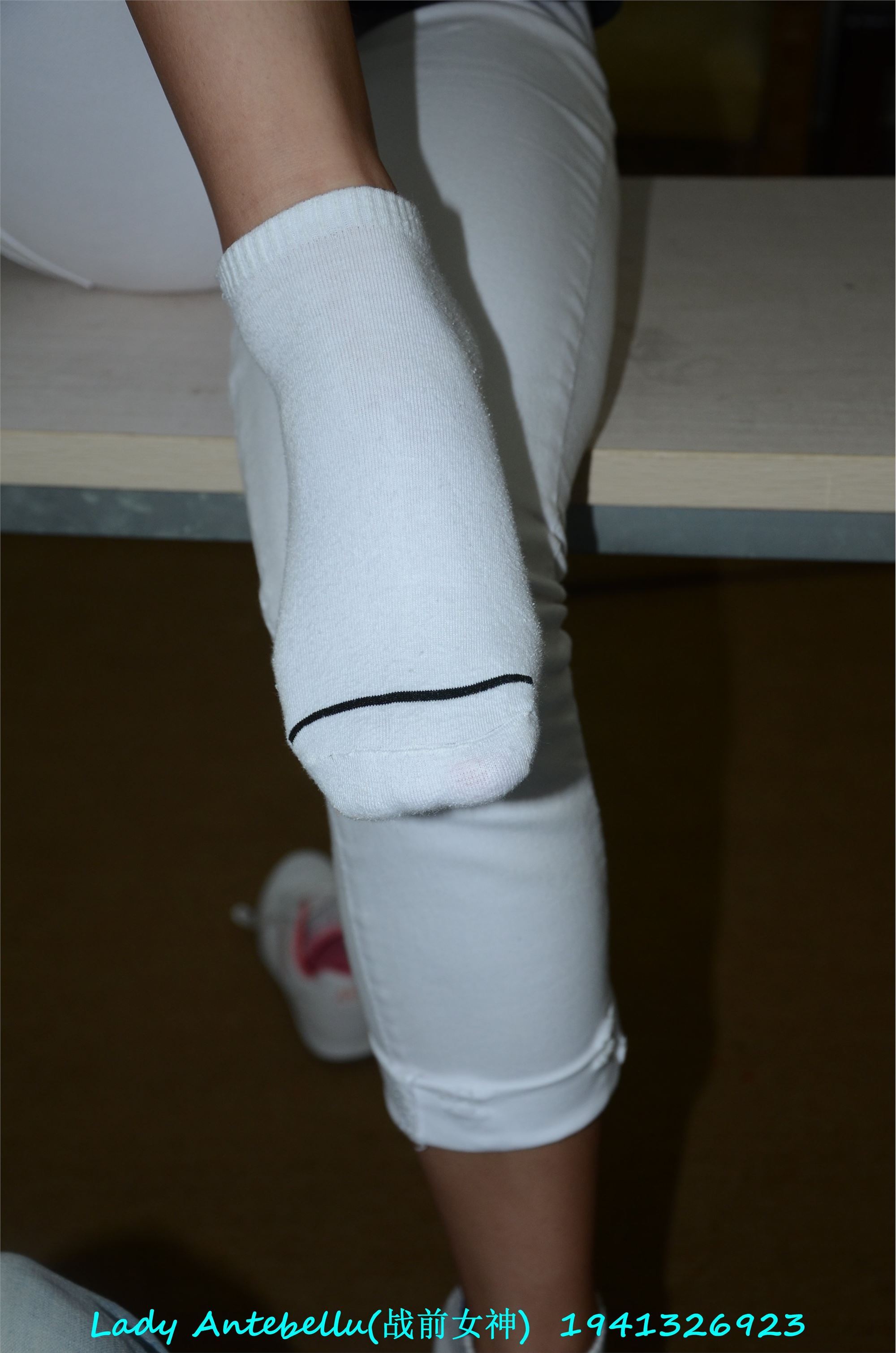 战前女神  恋足美腿棉袜女神级摄影套图 052