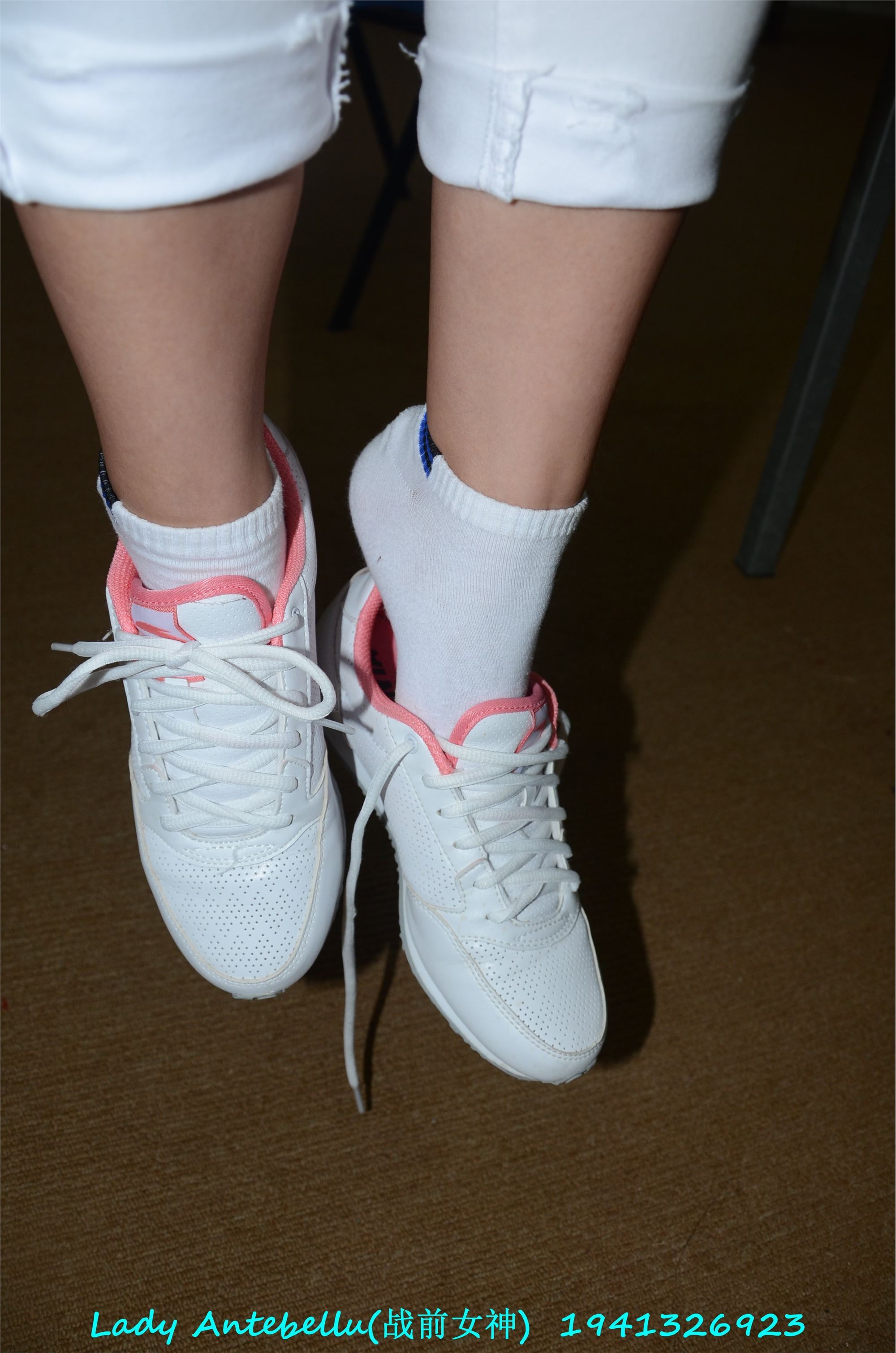 战前女神  恋足美腿棉袜女神级摄影套图 052