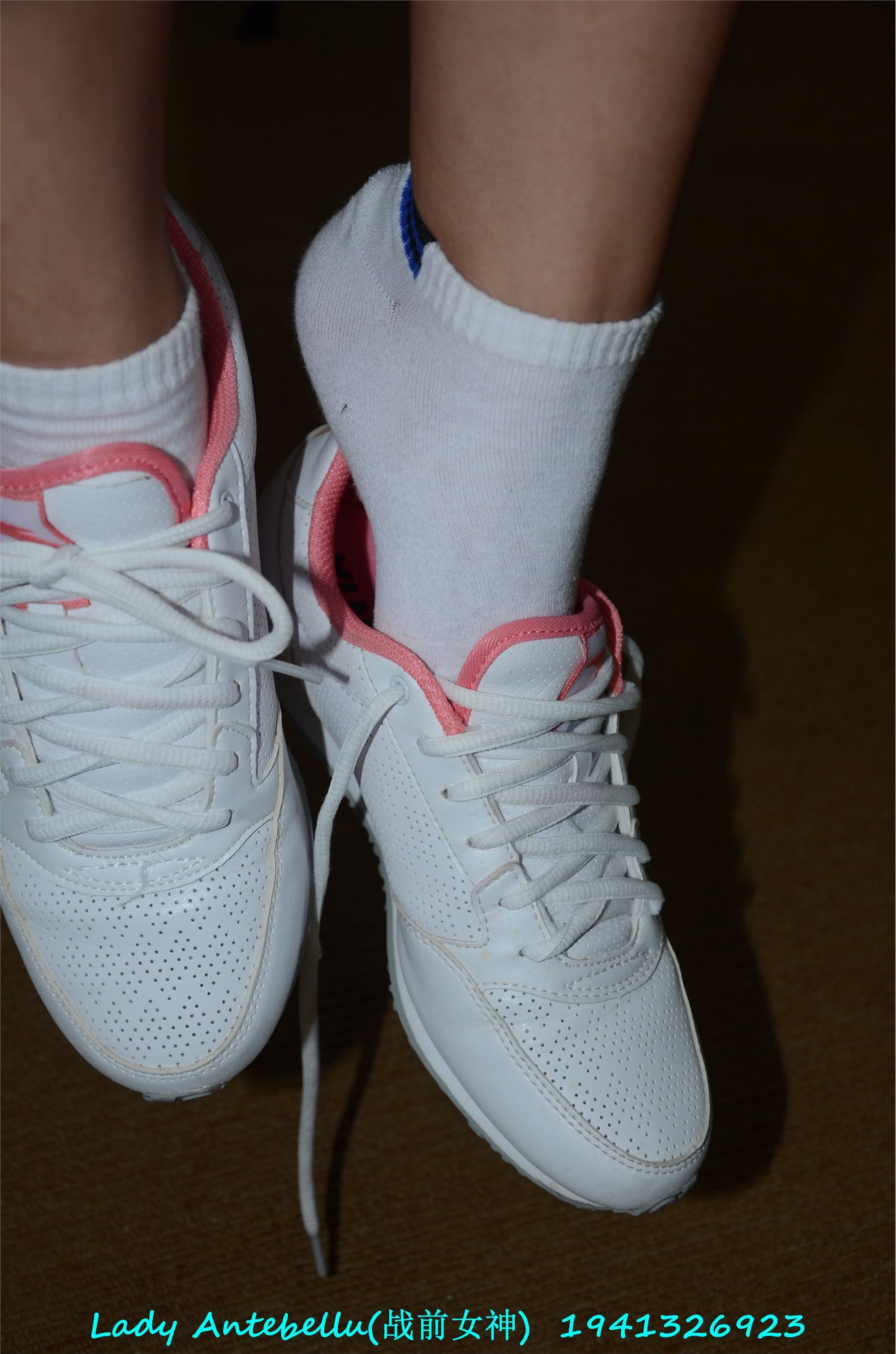 战前女神  恋足美腿棉袜女神级摄影套图 052