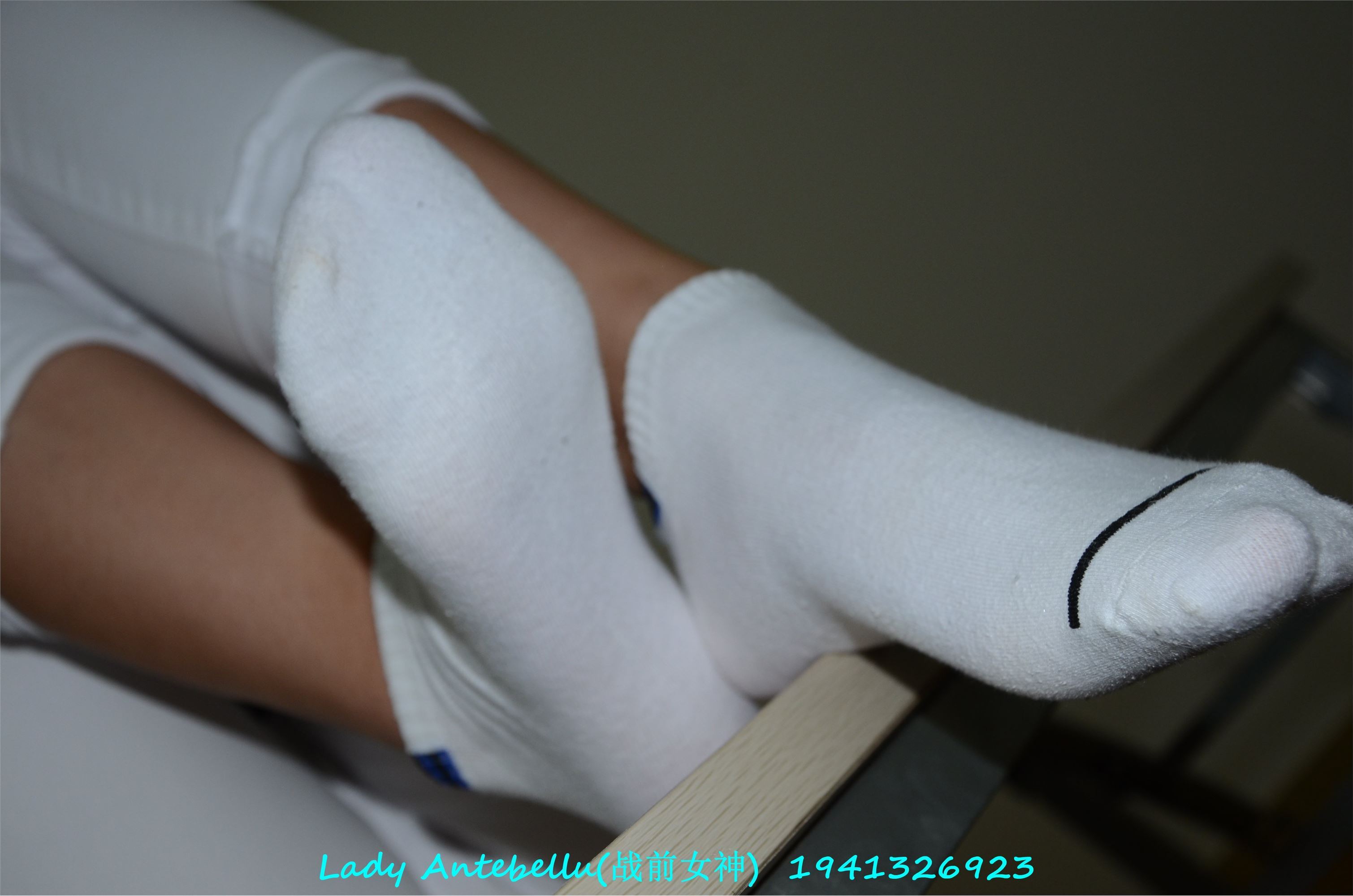 战前女神  恋足美腿棉袜女神级摄影套图 052