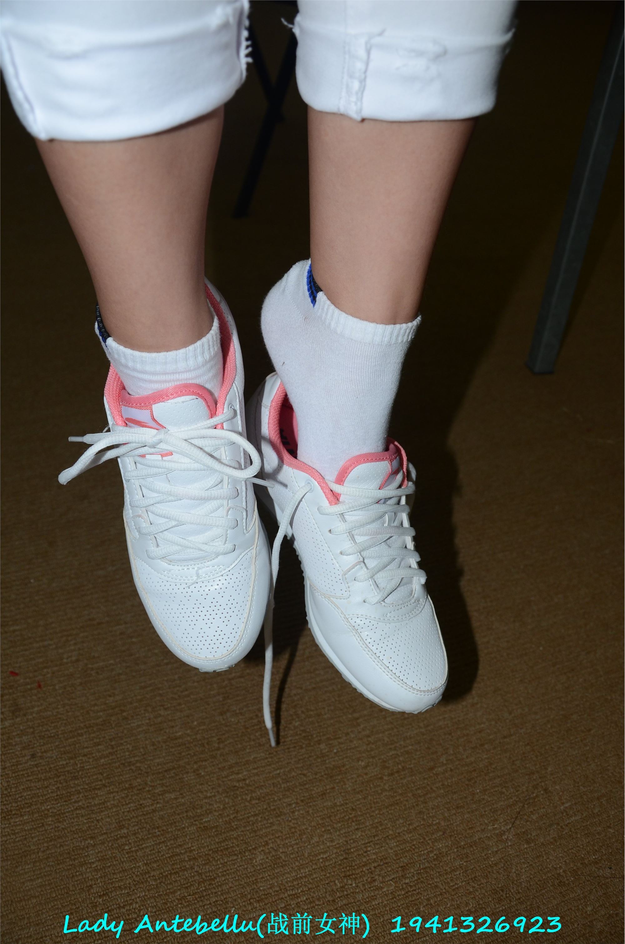 战前女神  恋足美腿棉袜女神级摄影套图 052