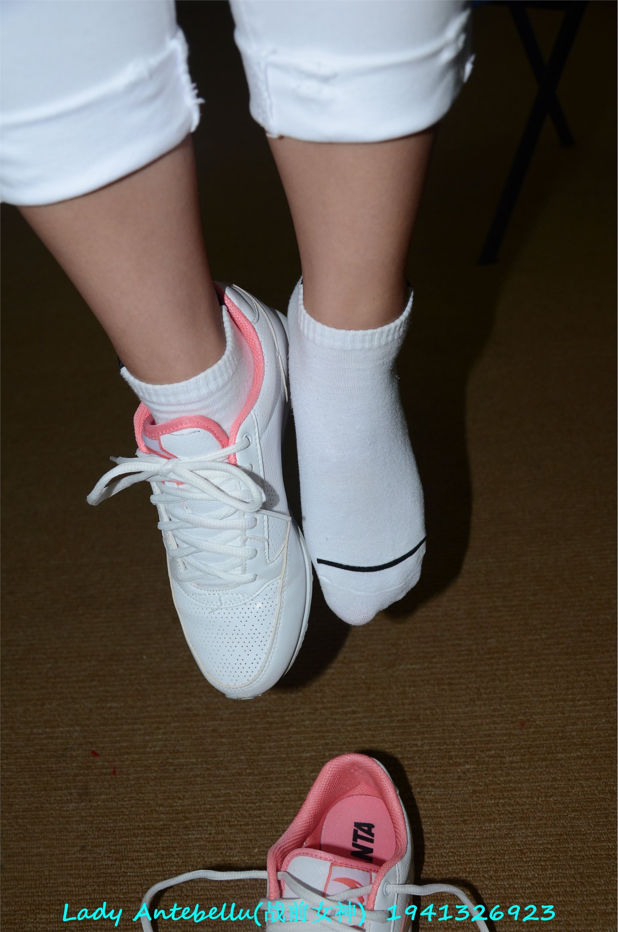 战前女神  恋足美腿棉袜女神级摄影套图 052