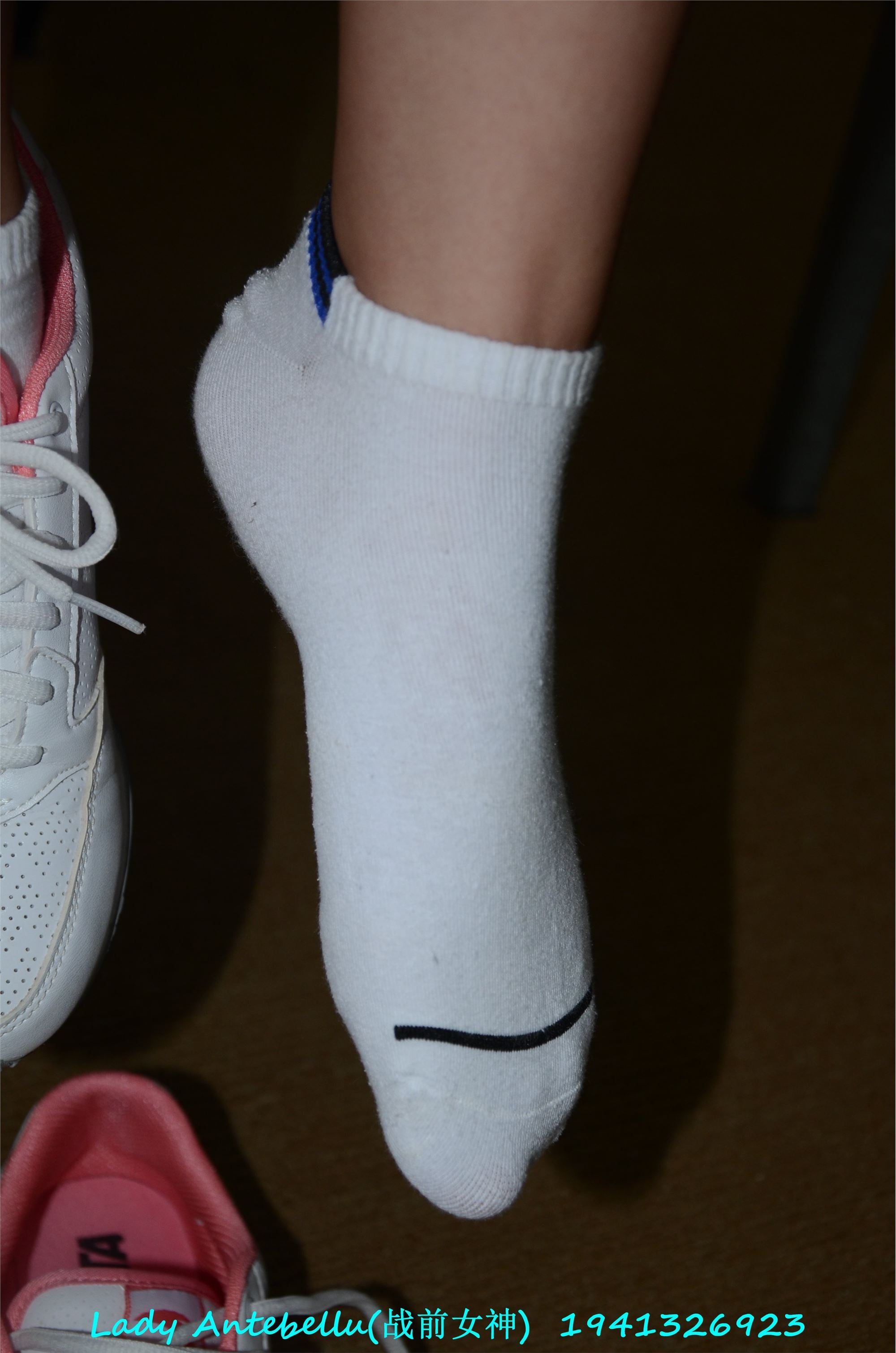 战前女神  恋足美腿棉袜女神级摄影套图 052