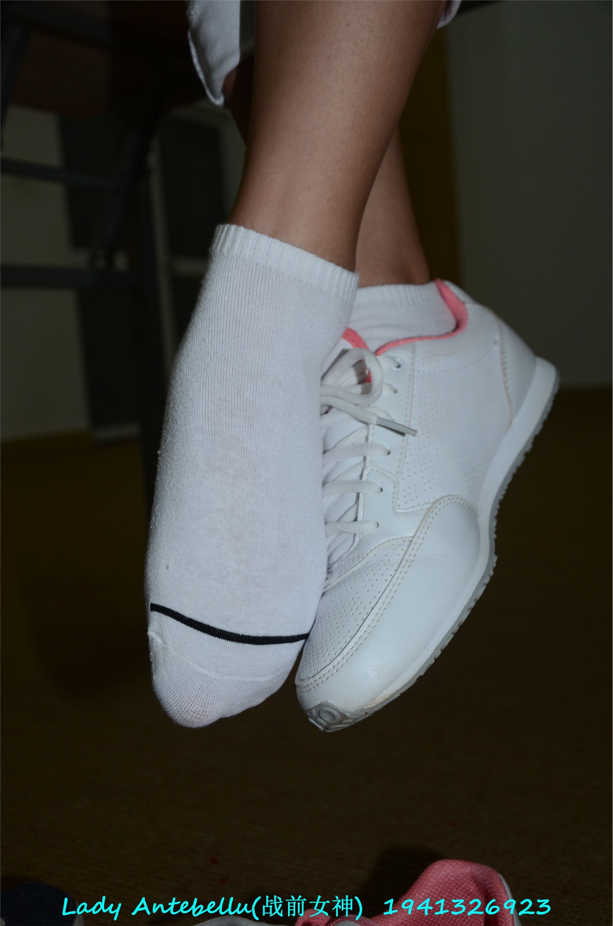 战前女神  恋足美腿棉袜女神级摄影套图 052