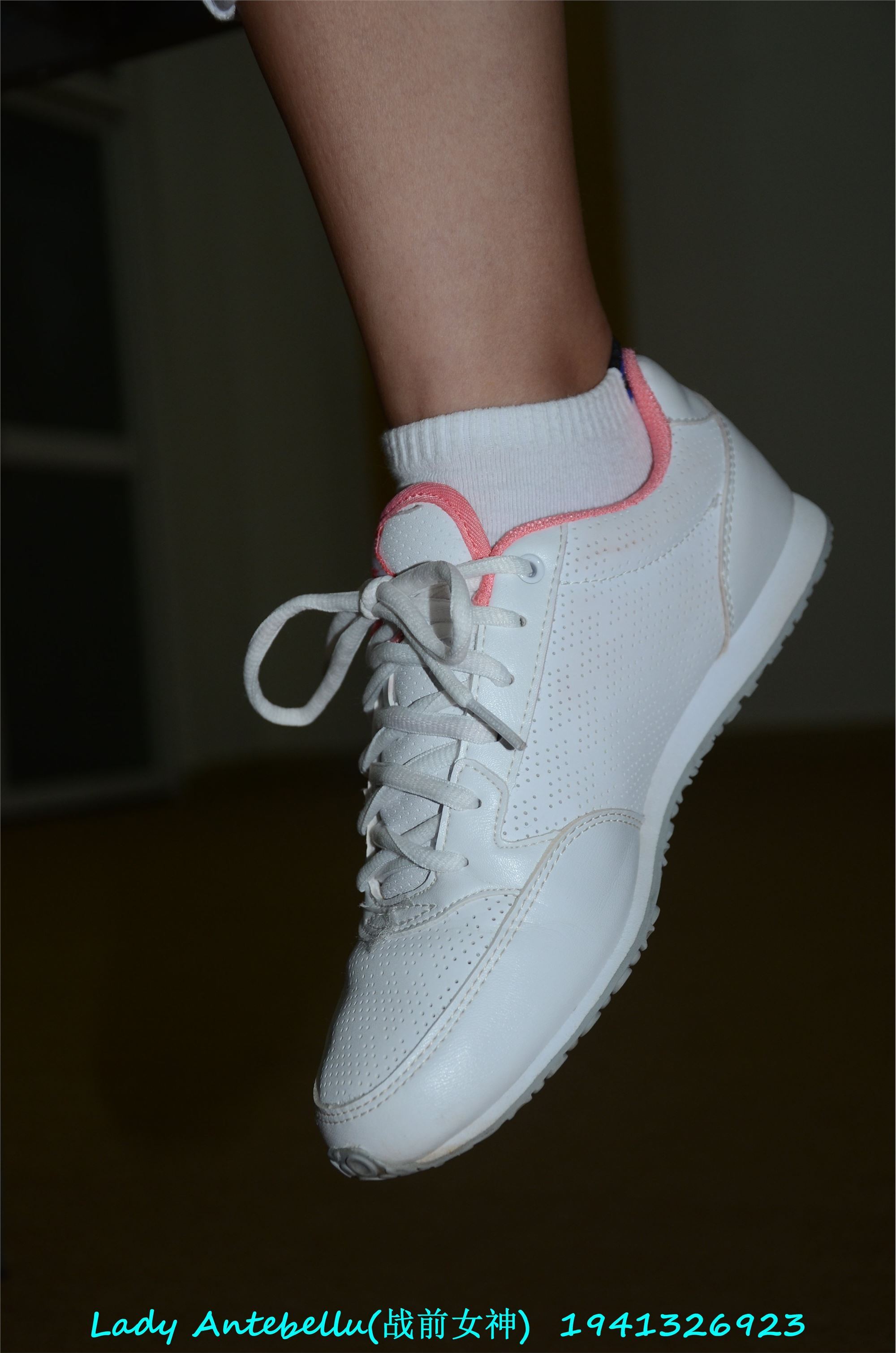 战前女神  恋足美腿棉袜女神级摄影套图 052