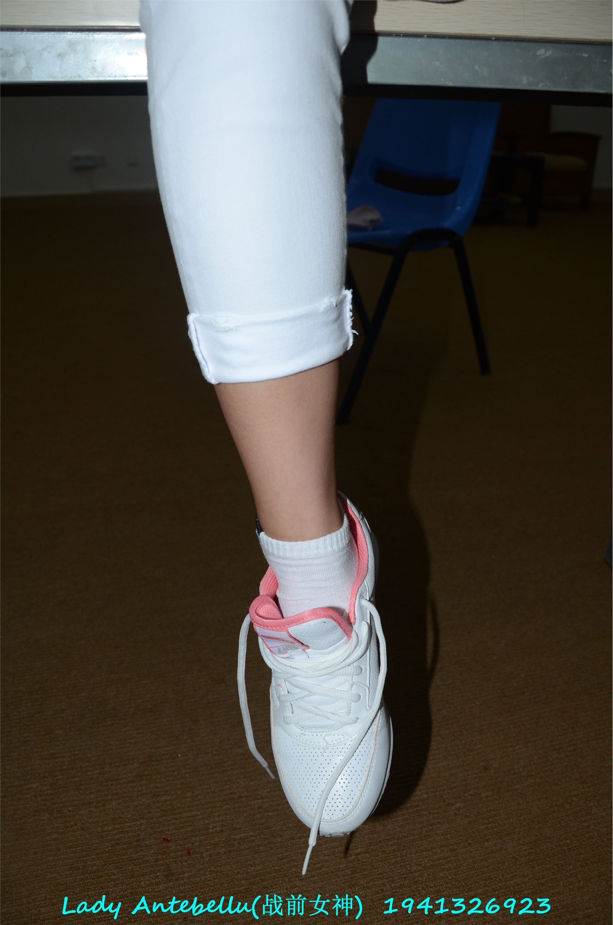 战前女神  恋足美腿棉袜女神级摄影套图 052