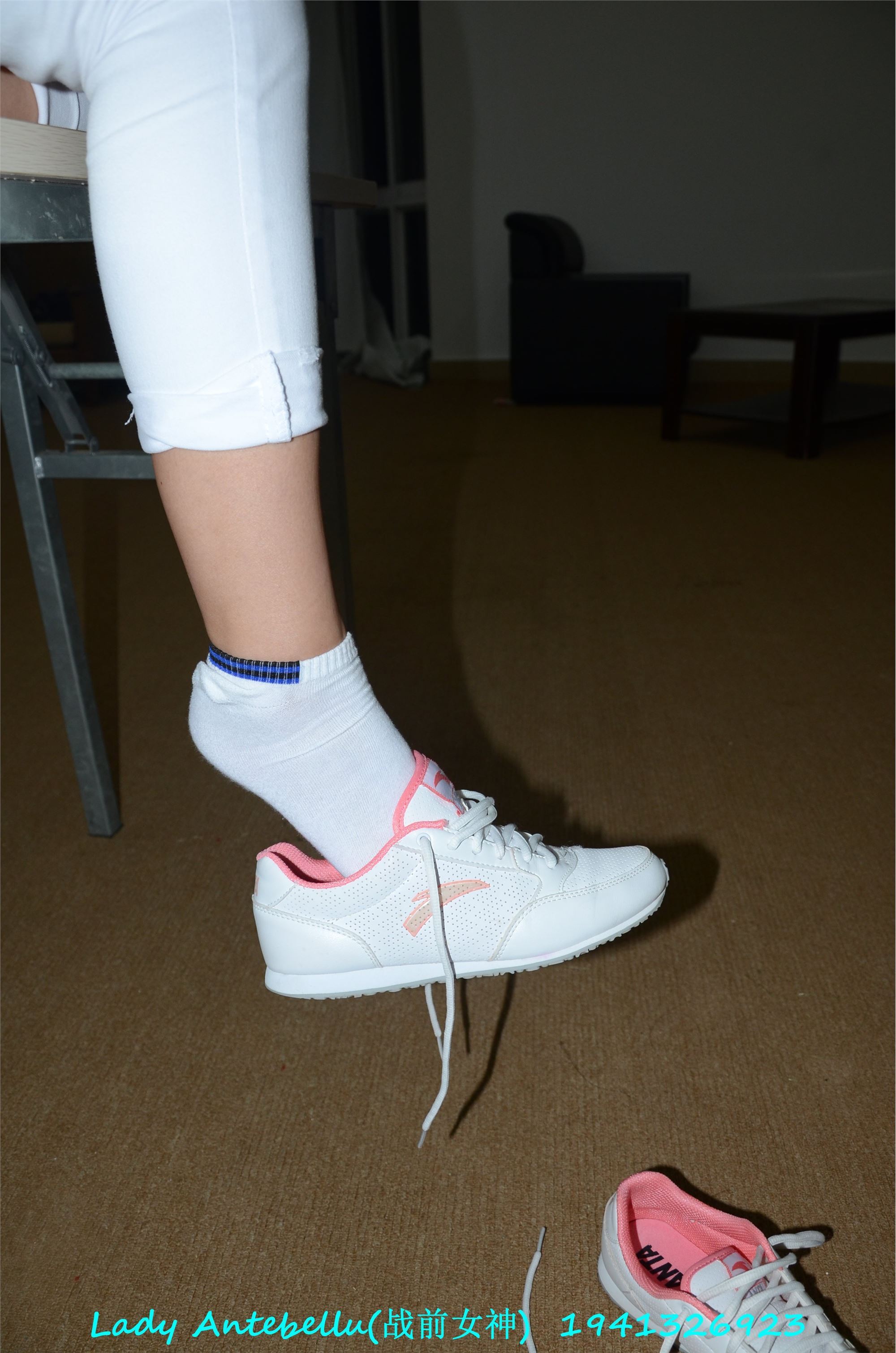 战前女神  恋足美腿棉袜女神级摄影套图 052