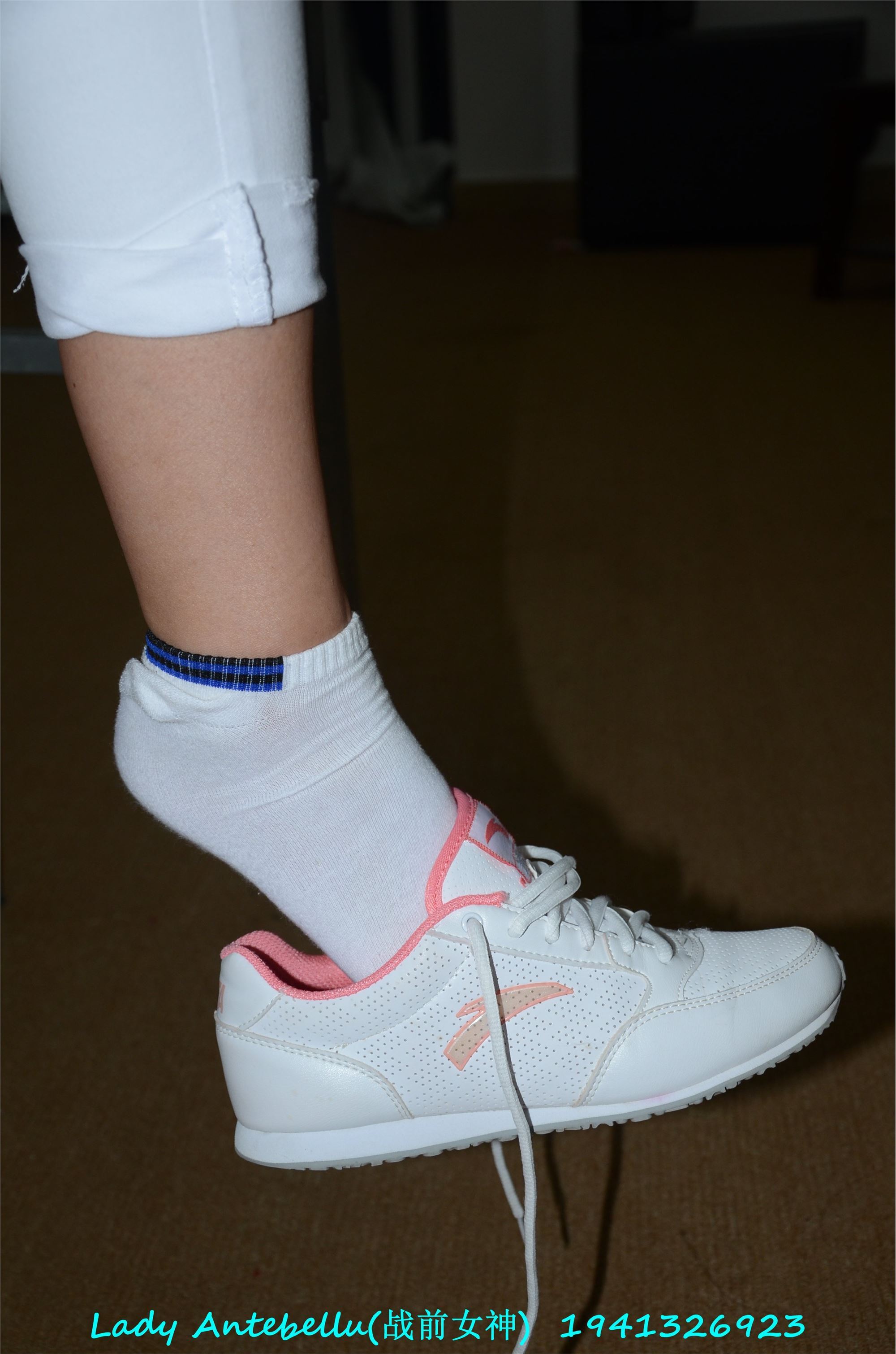 战前女神  恋足美腿棉袜女神级摄影套图 052