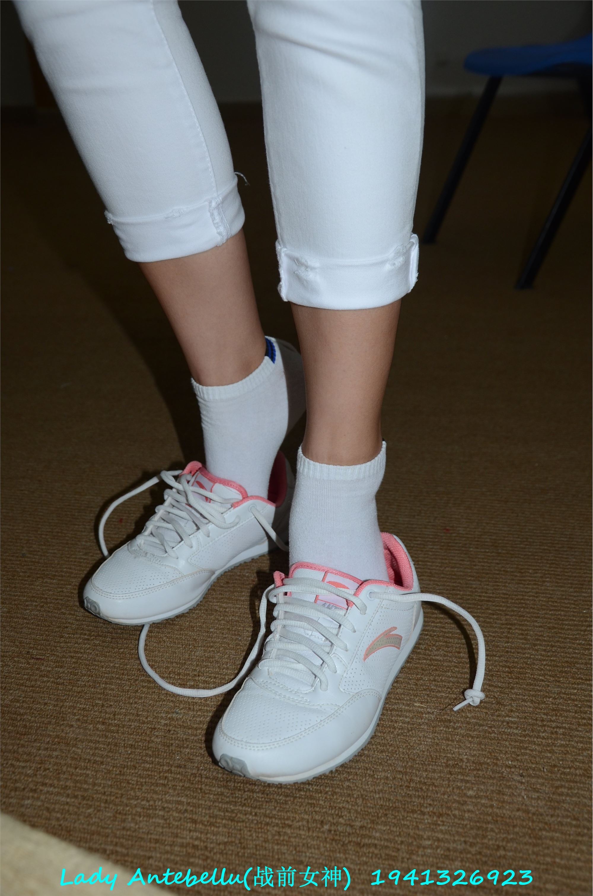 战前女神  恋足美腿棉袜女神级摄影套图 052