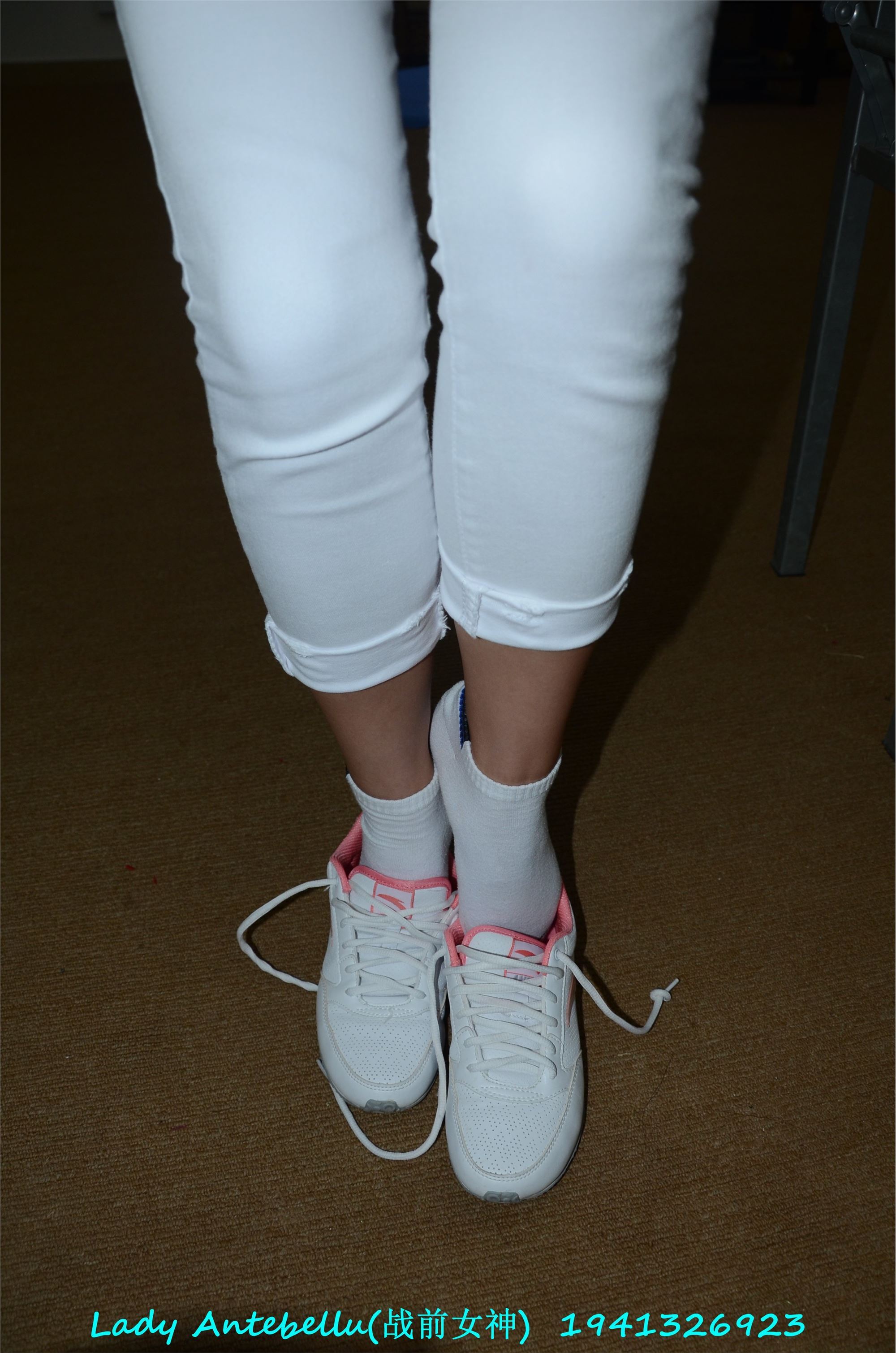 战前女神  恋足美腿棉袜女神级摄影套图 052