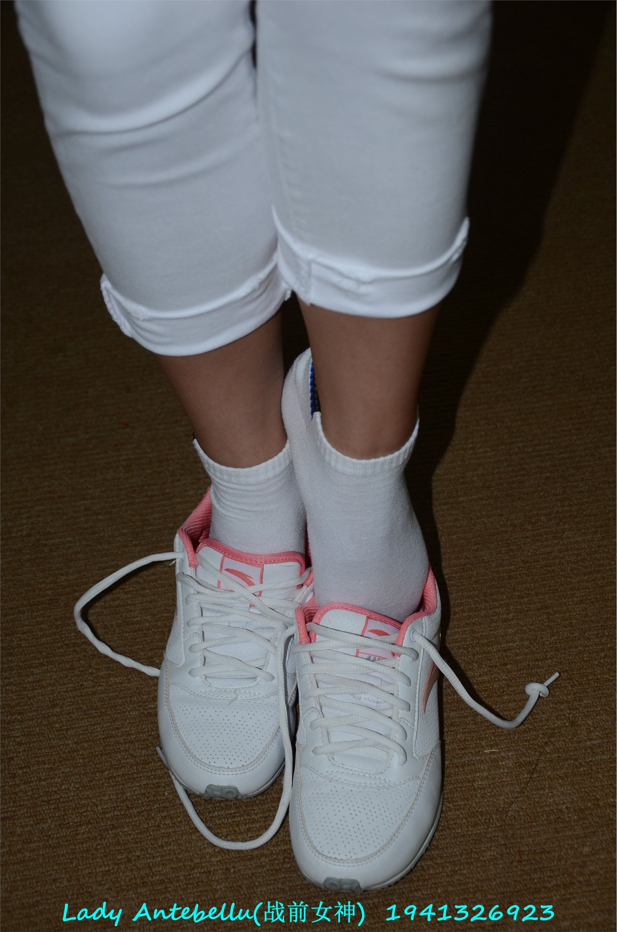 战前女神  恋足美腿棉袜女神级摄影套图 052