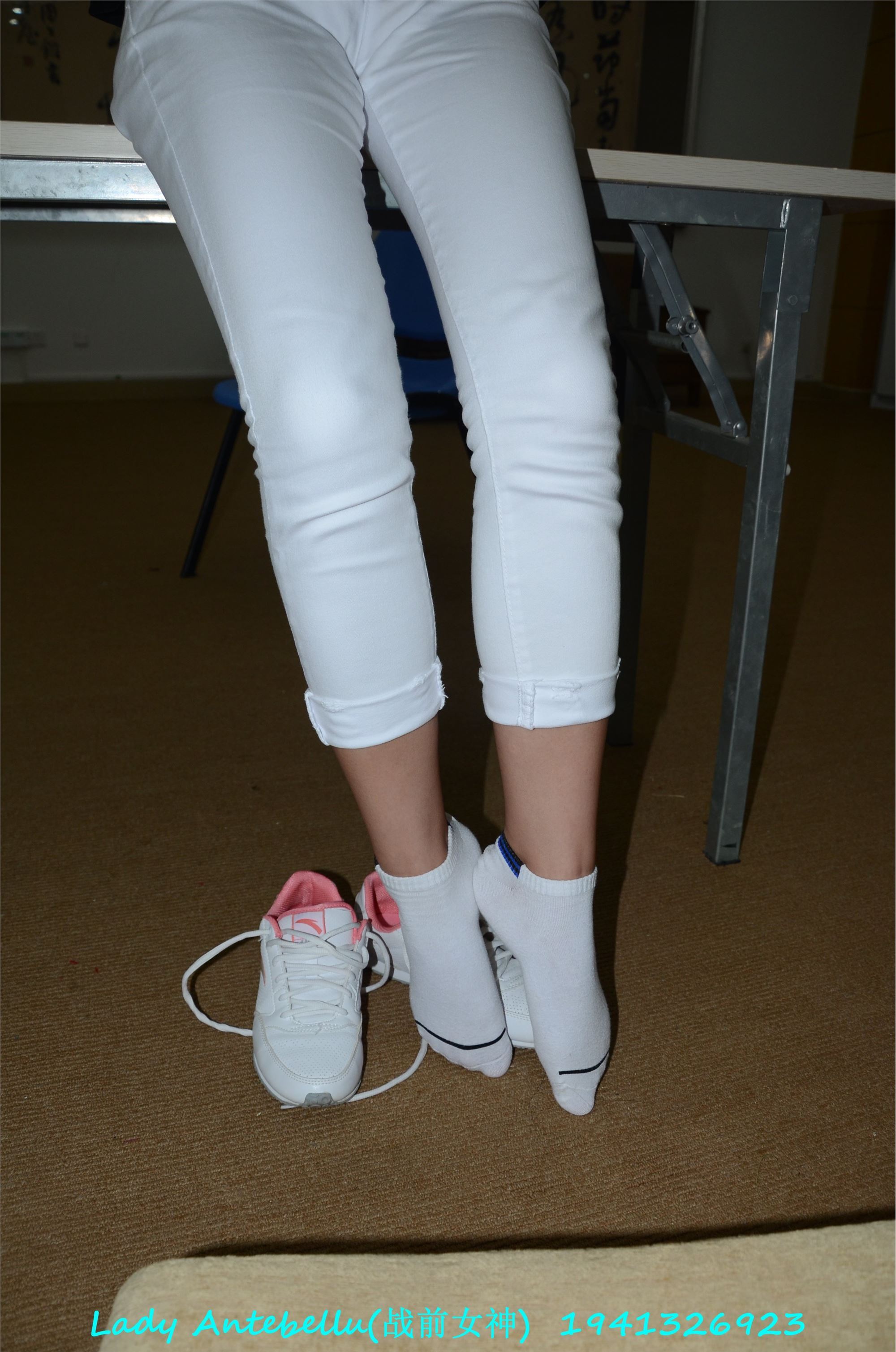 战前女神  恋足美腿棉袜女神级摄影套图 052