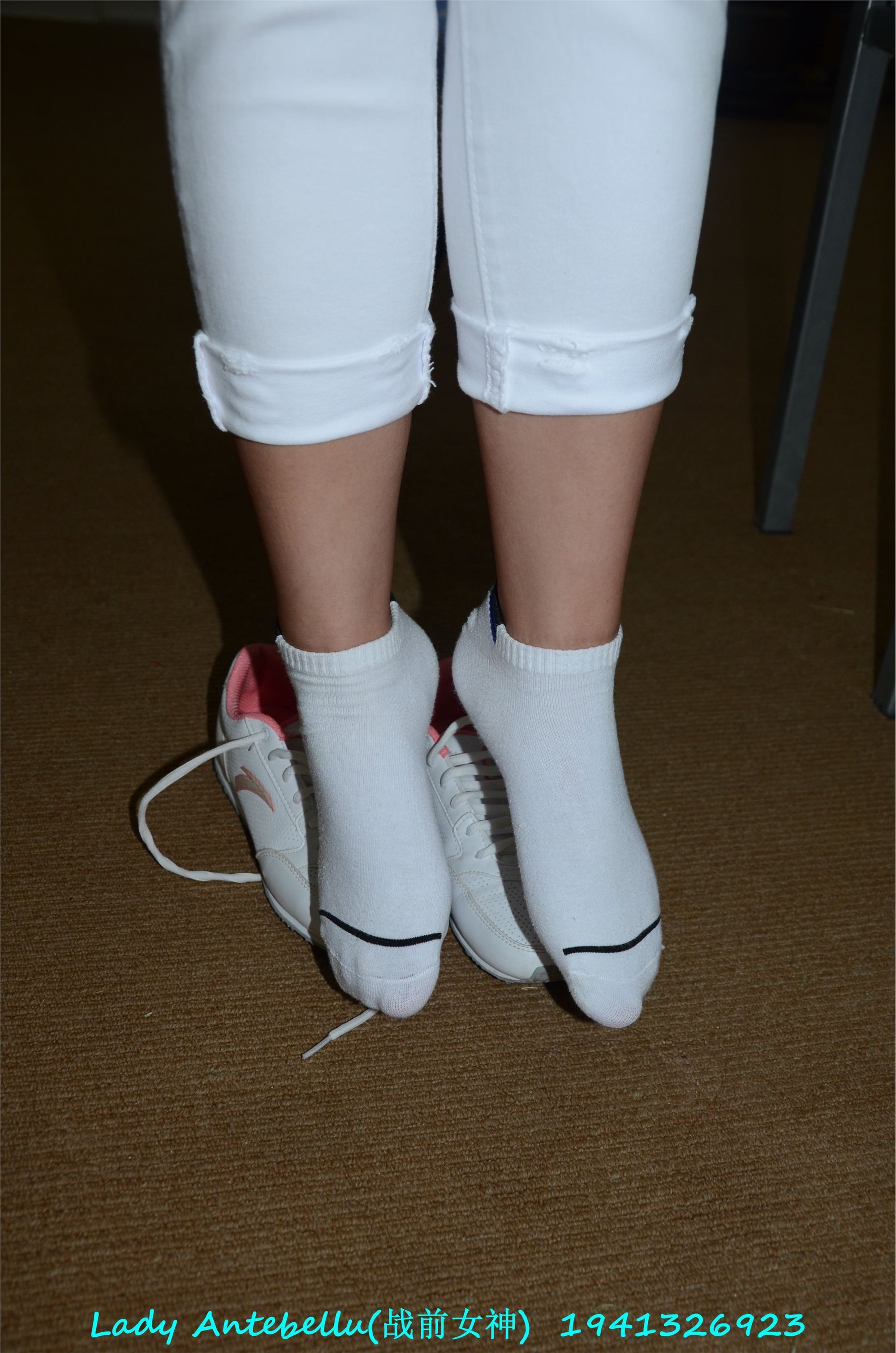 战前女神  恋足美腿棉袜女神级摄影套图 052