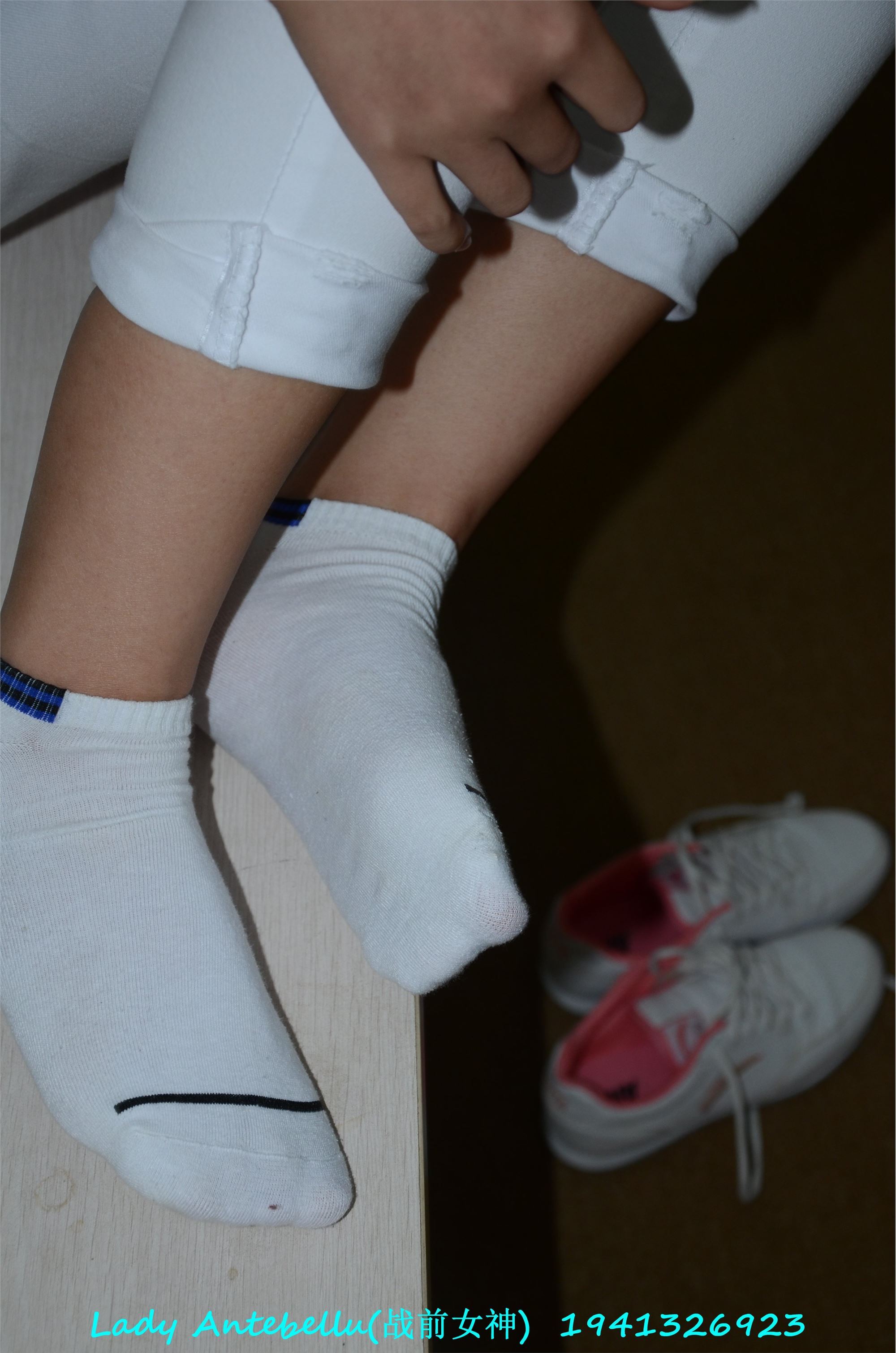 战前女神  恋足美腿棉袜女神级摄影套图 052