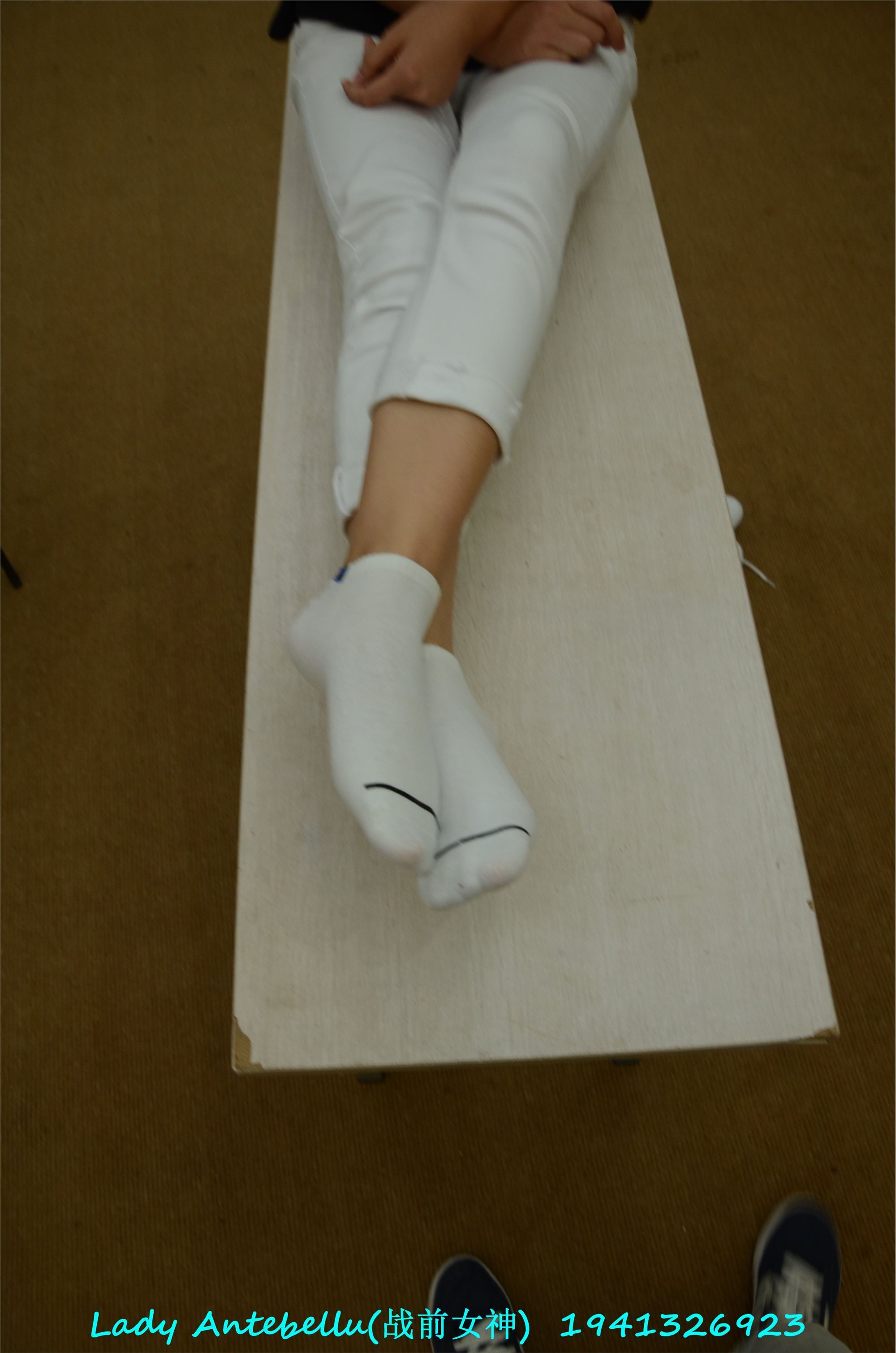 战前女神  恋足美腿棉袜女神级摄影套图 052