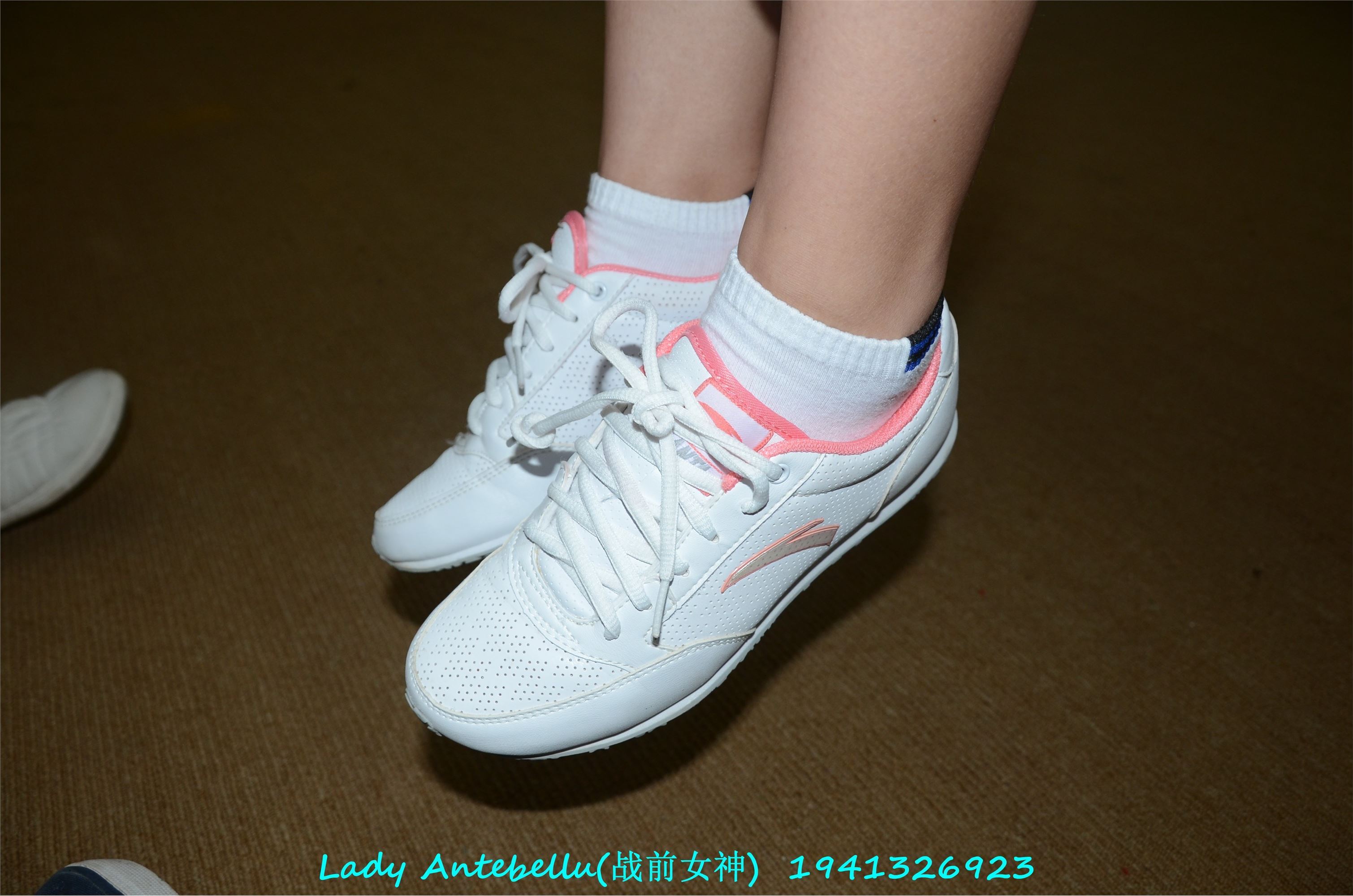 战前女神  恋足美腿棉袜女神级摄影套图 052