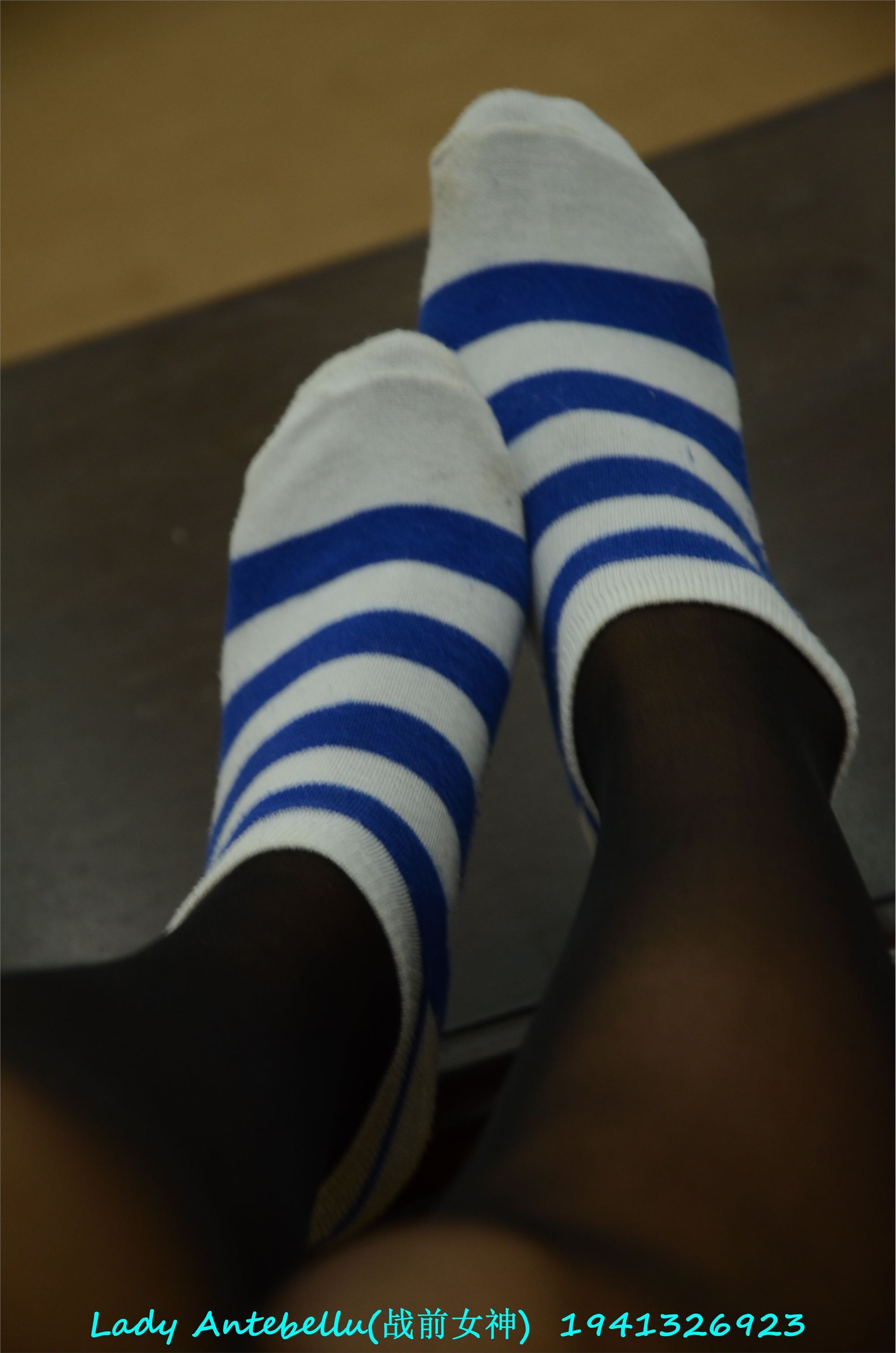 战前女神  恋足美腿棉袜女神级摄影套图 053