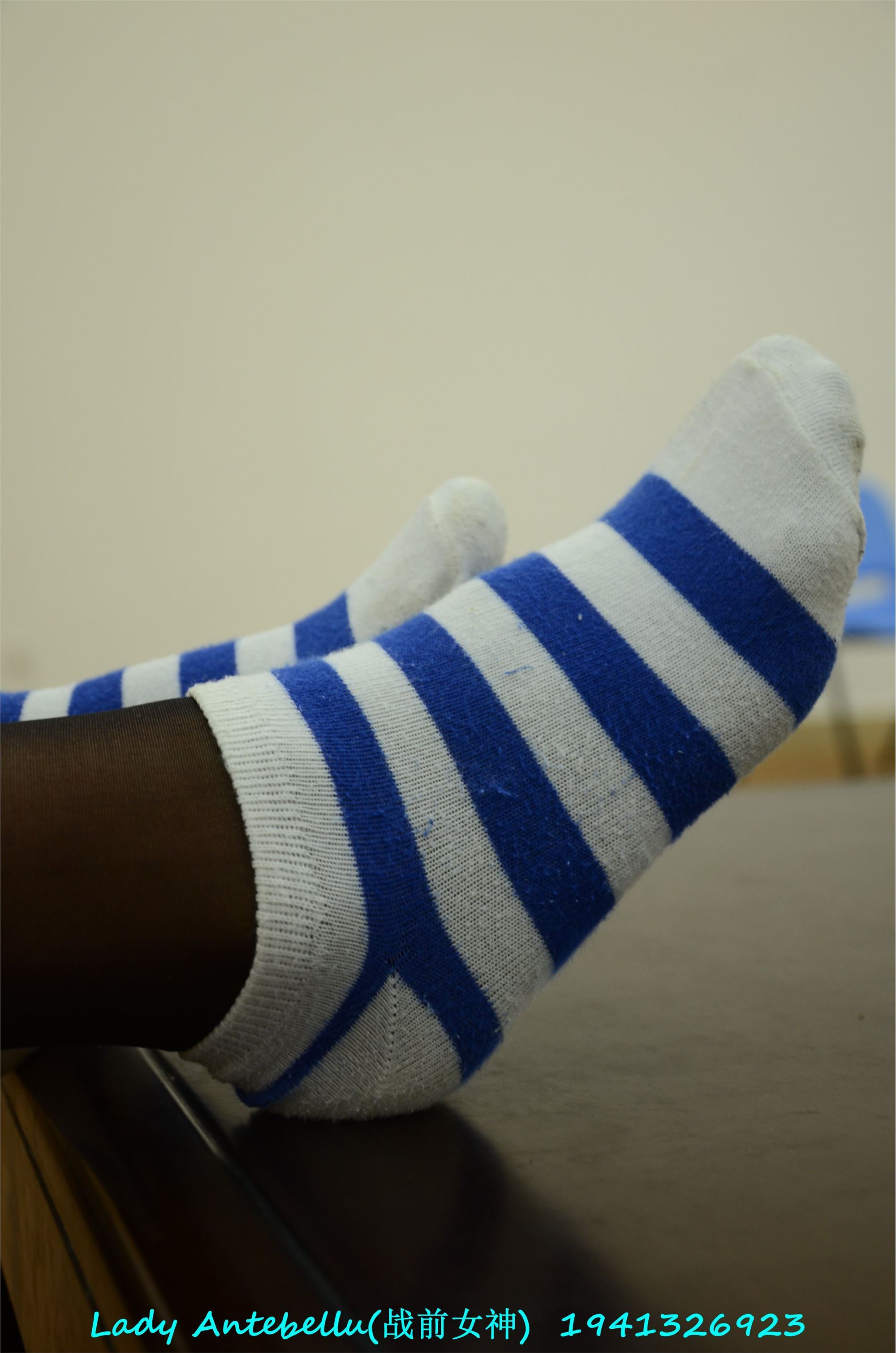 战前女神  恋足美腿棉袜女神级摄影套图 053