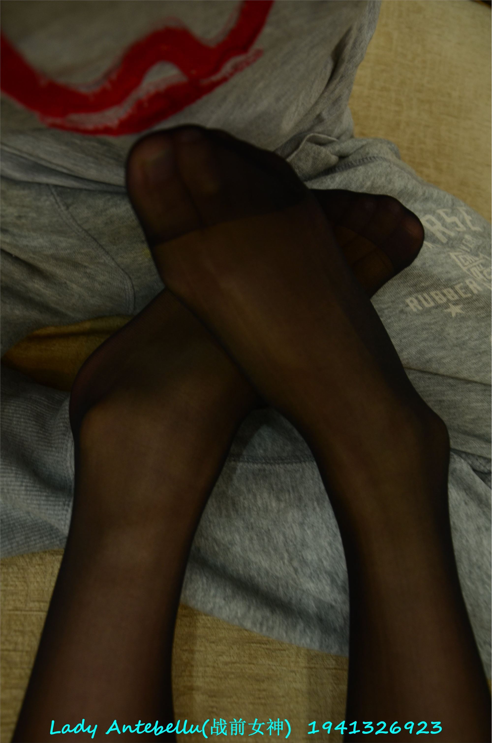 战前女神  恋足美腿棉袜女神级摄影套图 053