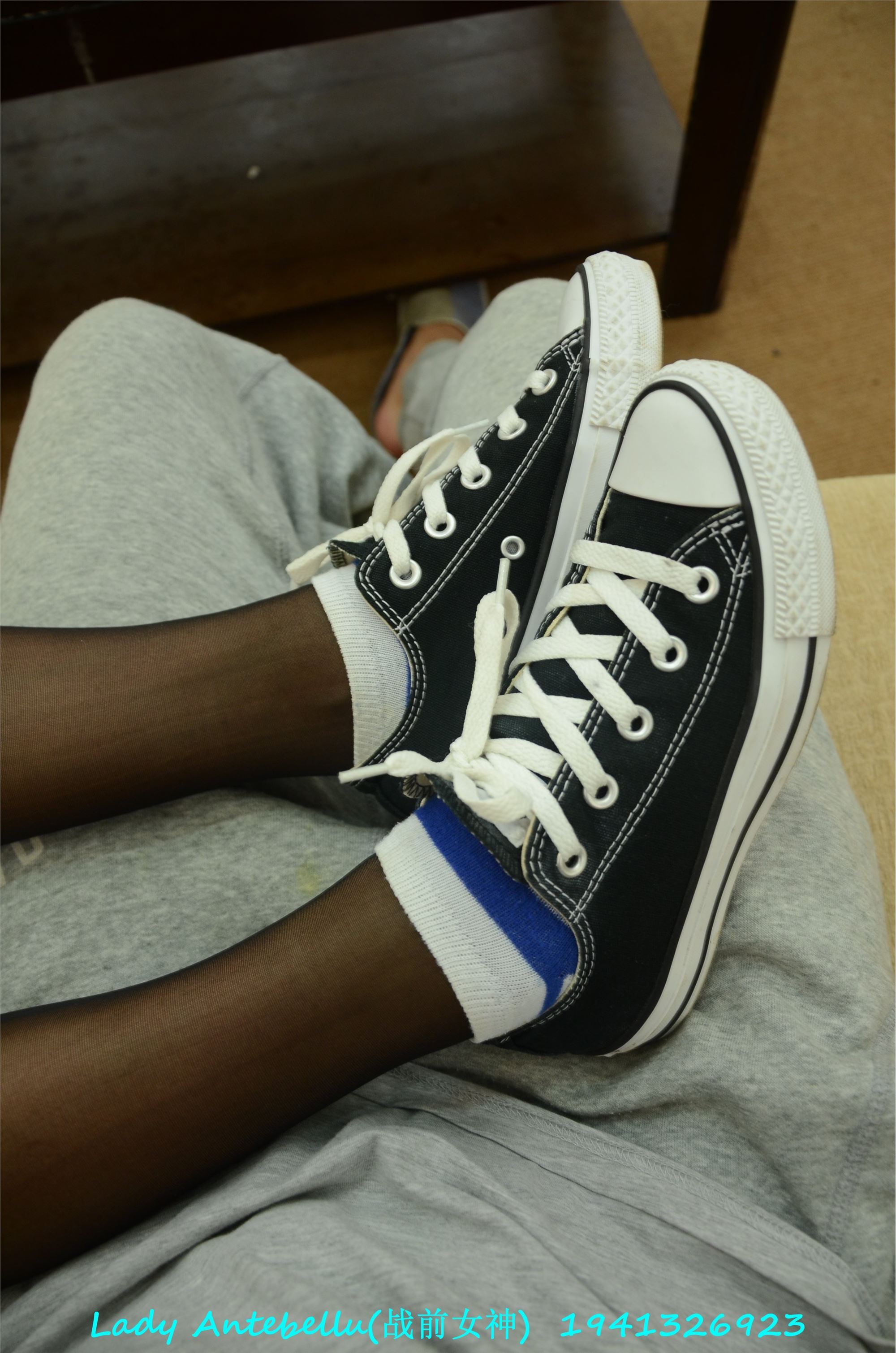 战前女神  恋足美腿棉袜女神级摄影套图 053