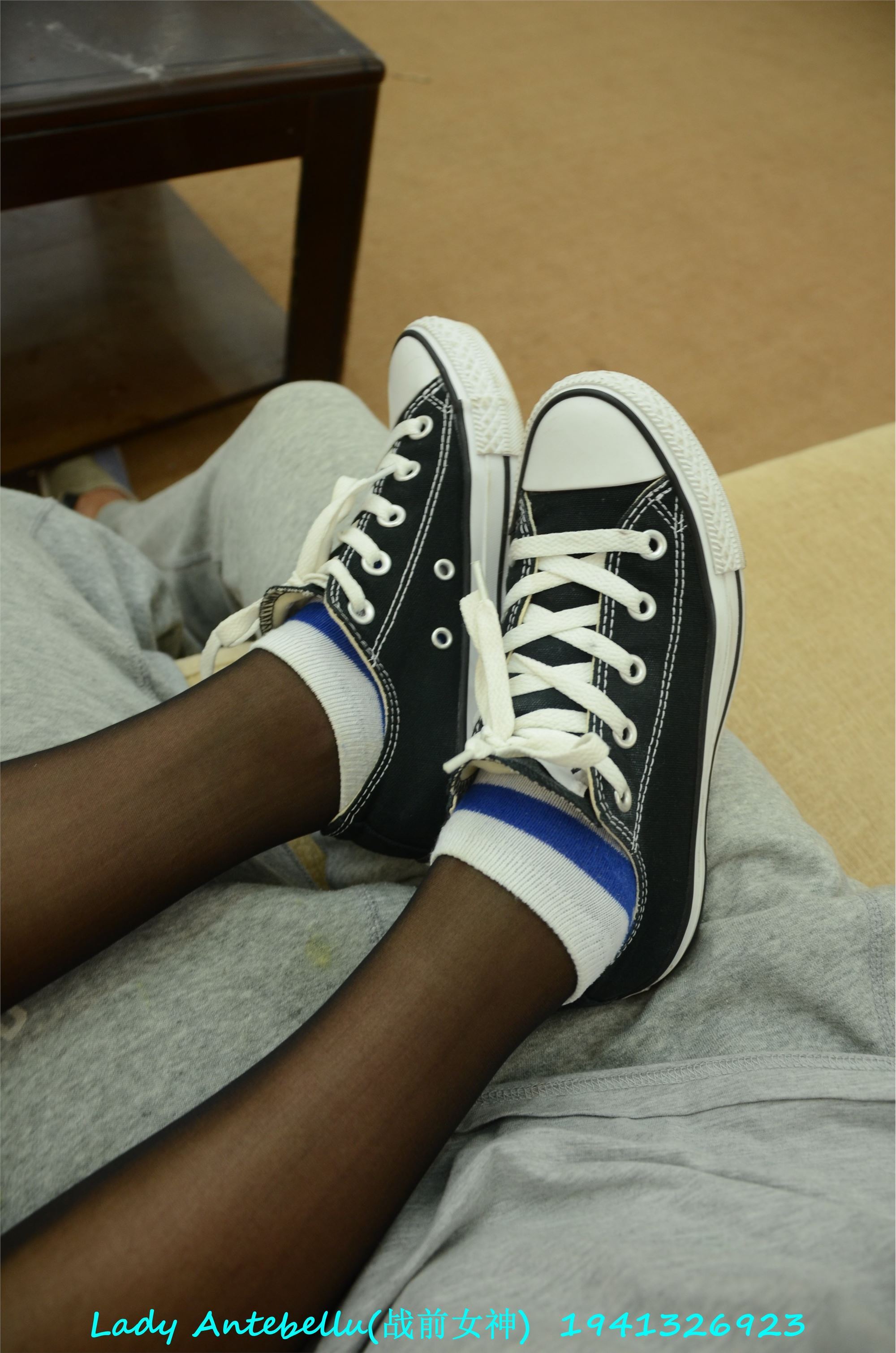 战前女神  恋足美腿棉袜女神级摄影套图 053