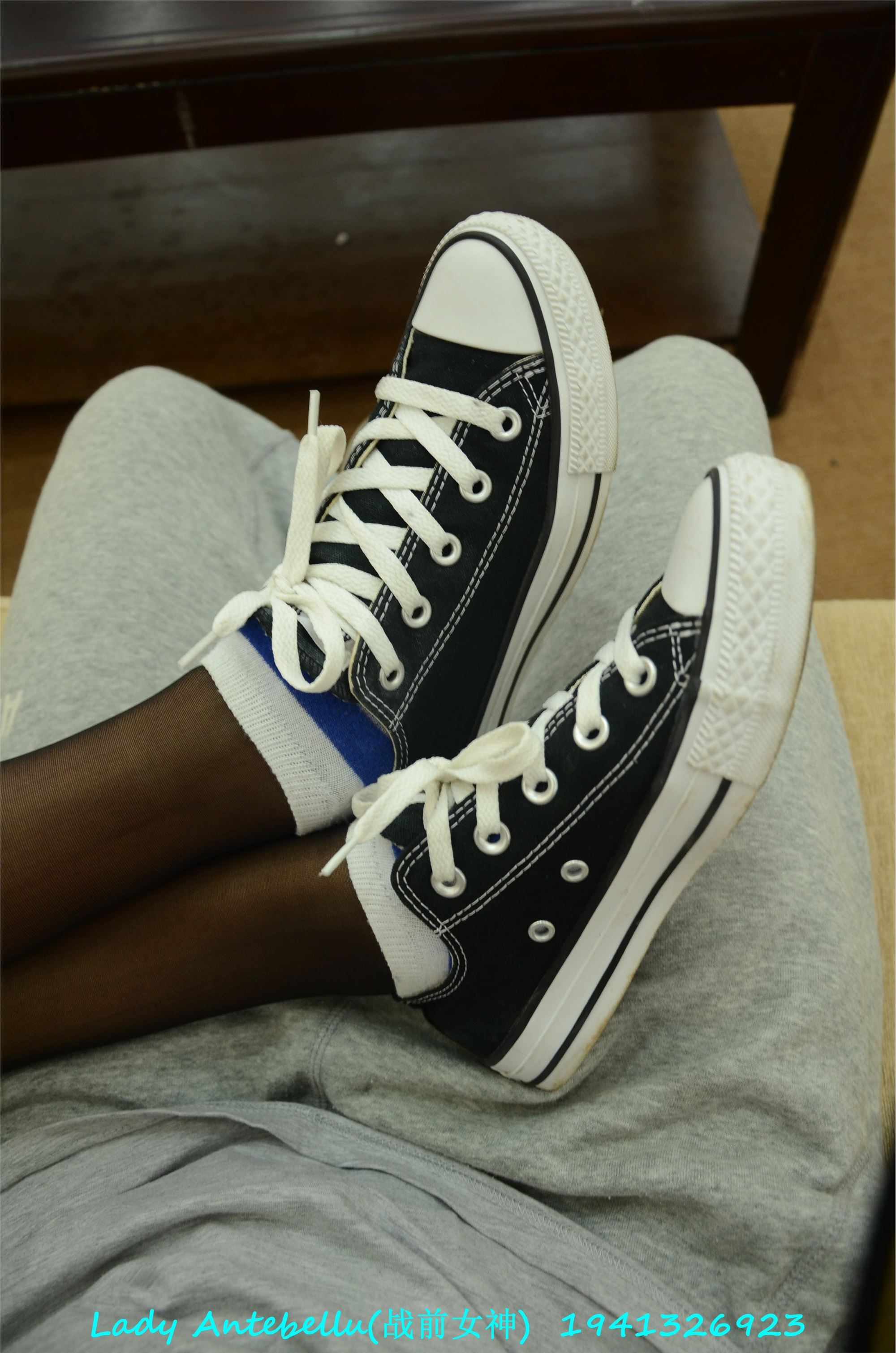 战前女神  恋足美腿棉袜女神级摄影套图 053