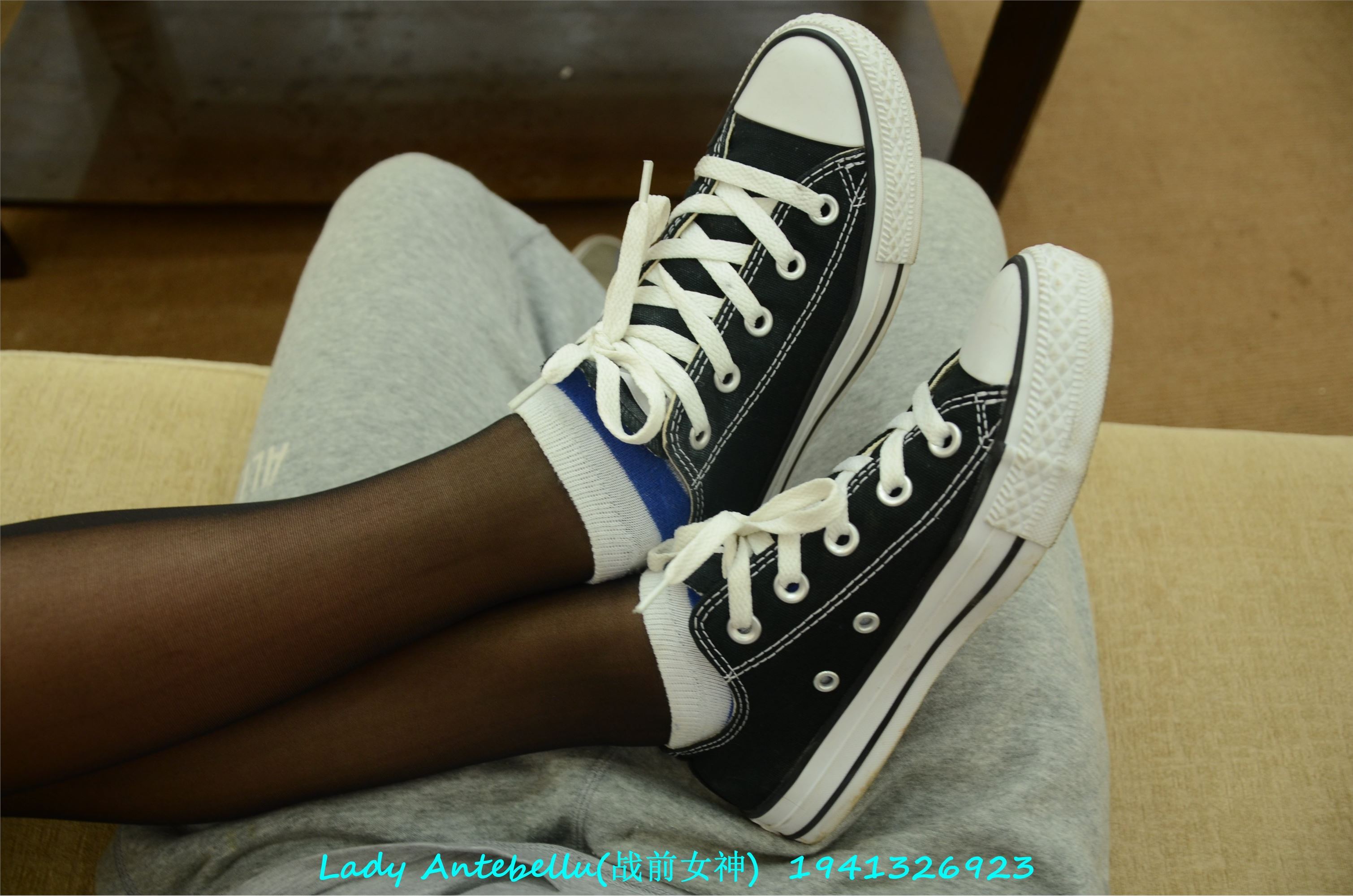 战前女神  恋足美腿棉袜女神级摄影套图 053