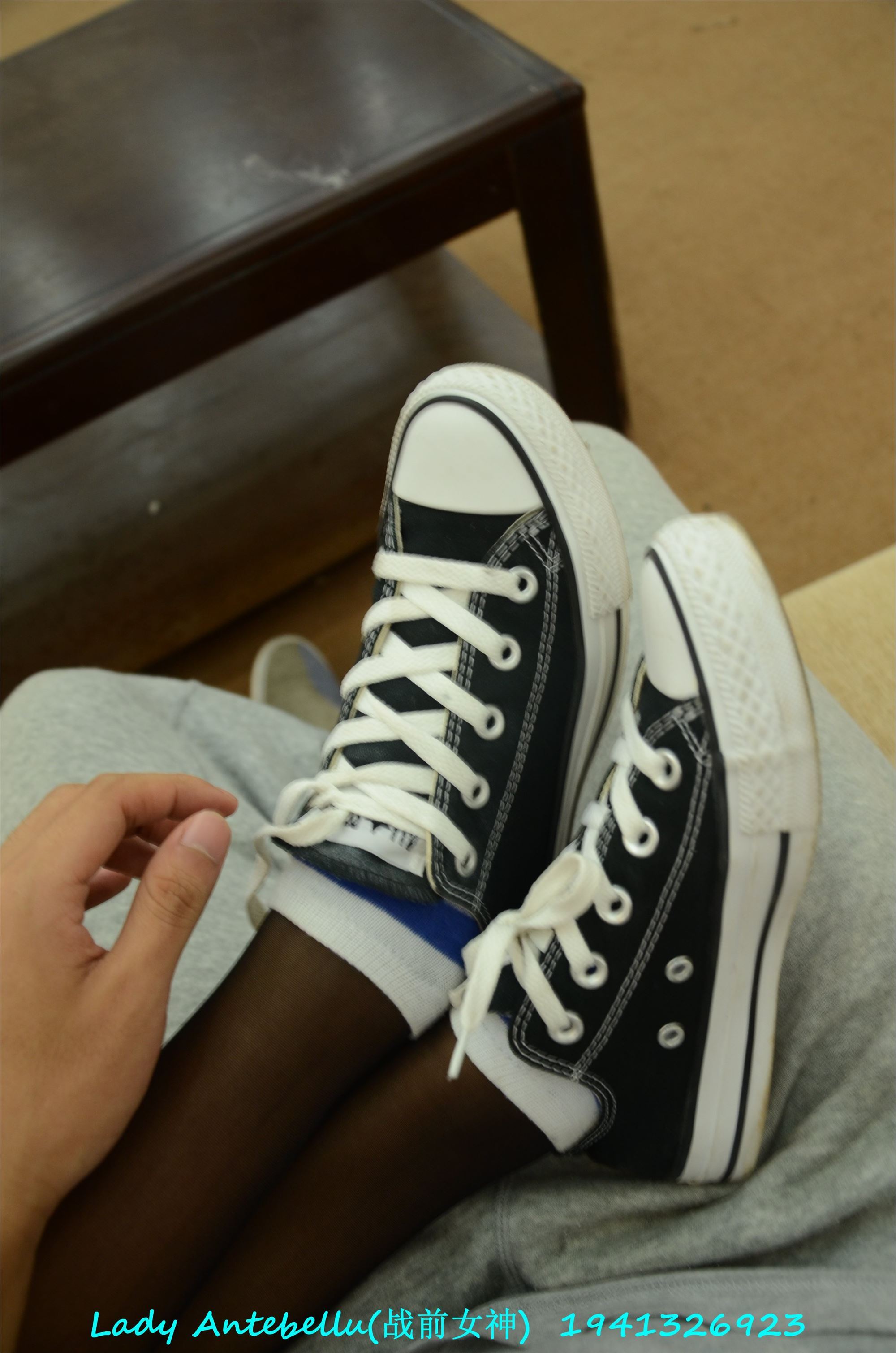 战前女神  恋足美腿棉袜女神级摄影套图 053