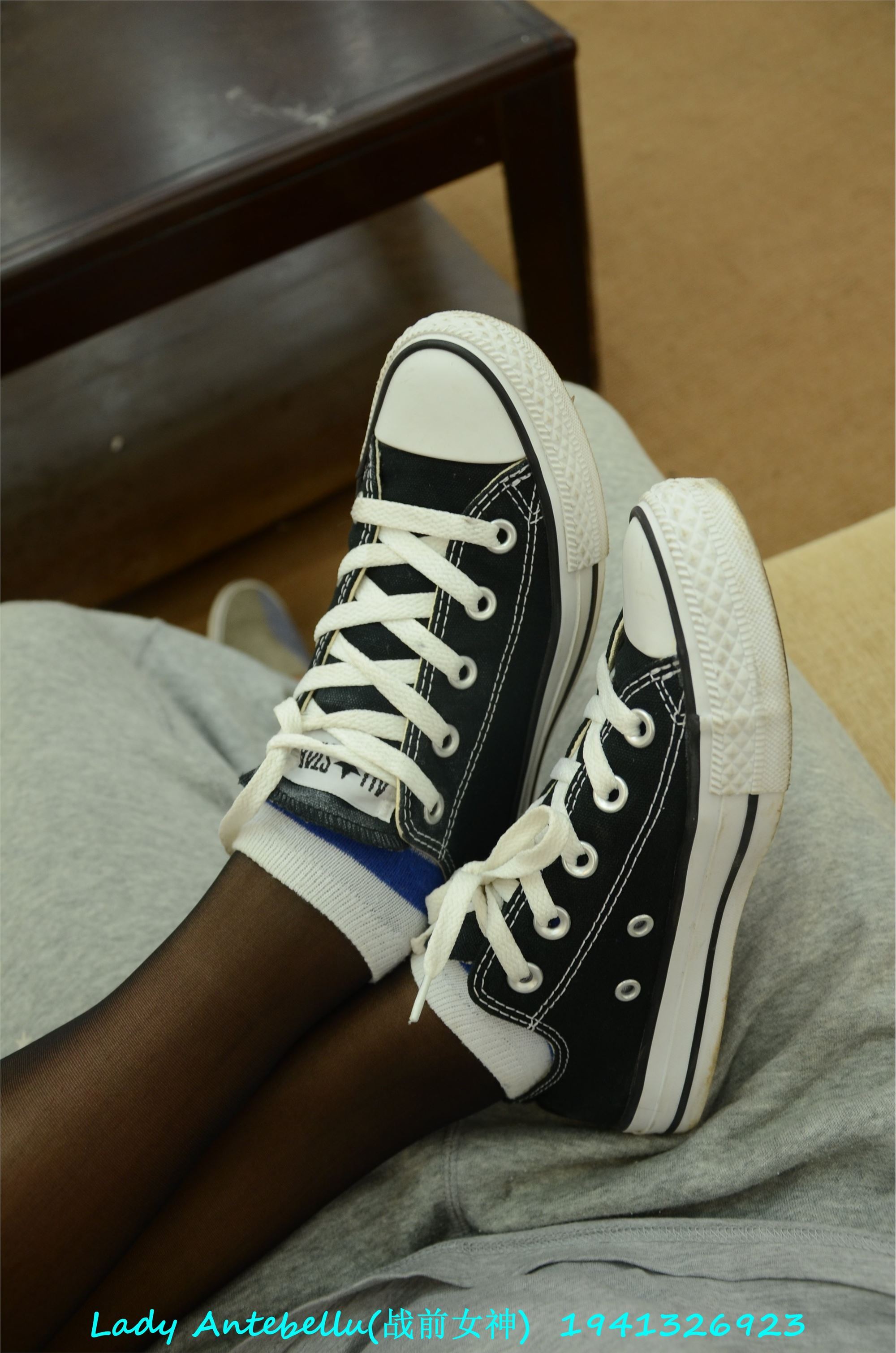 战前女神  恋足美腿棉袜女神级摄影套图 053