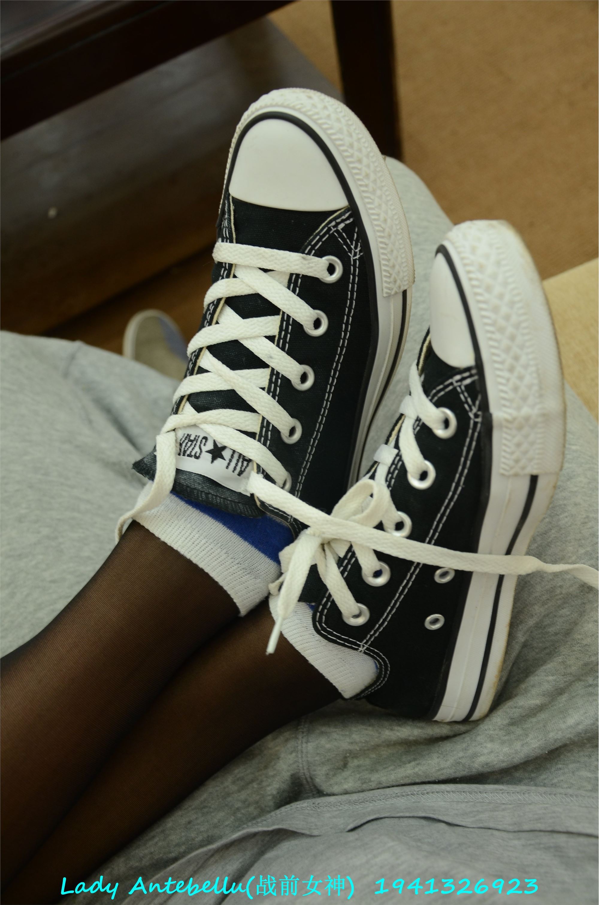 战前女神  恋足美腿棉袜女神级摄影套图 053