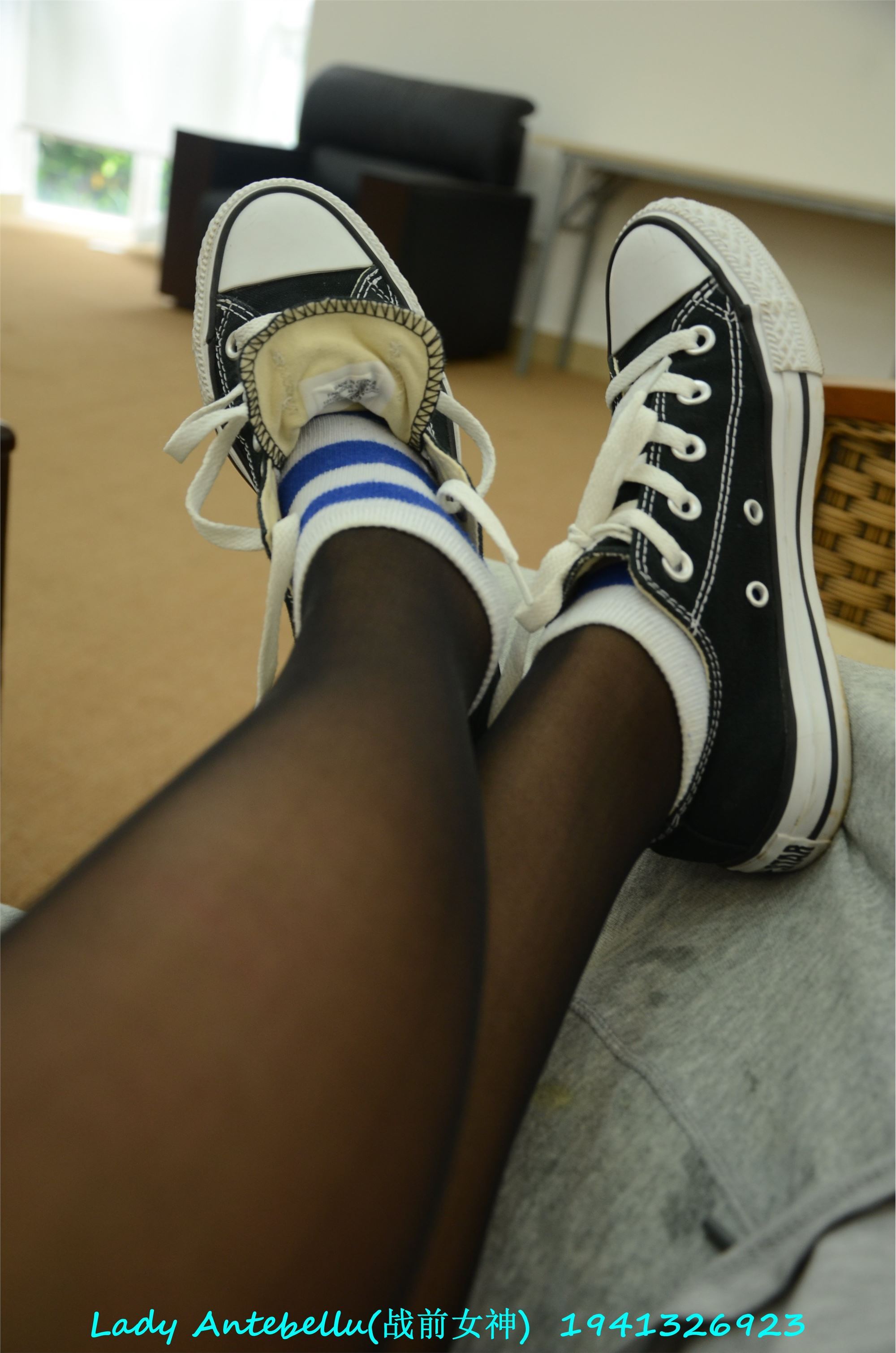 战前女神  恋足美腿棉袜女神级摄影套图 053