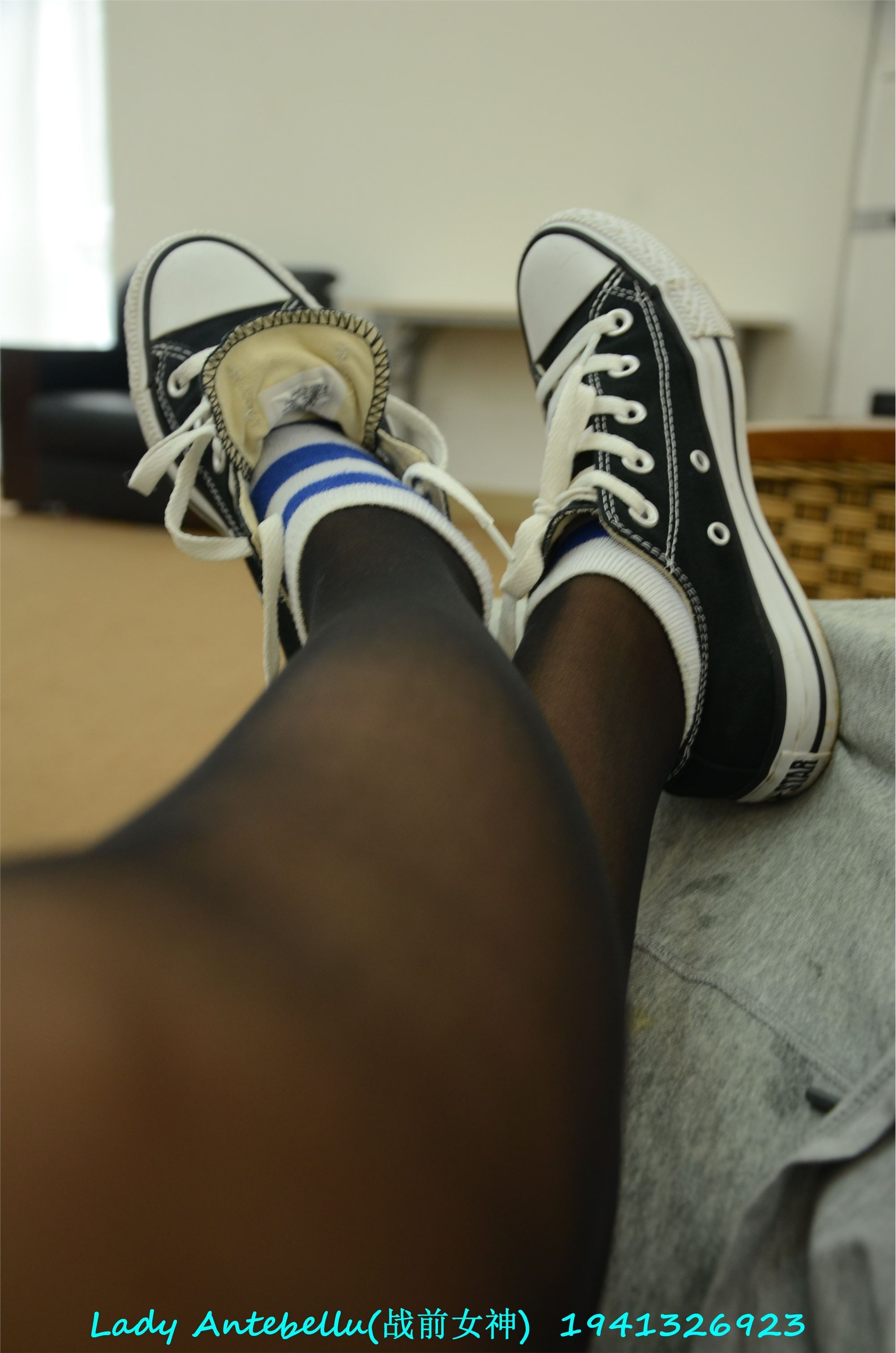 战前女神  恋足美腿棉袜女神级摄影套图 053