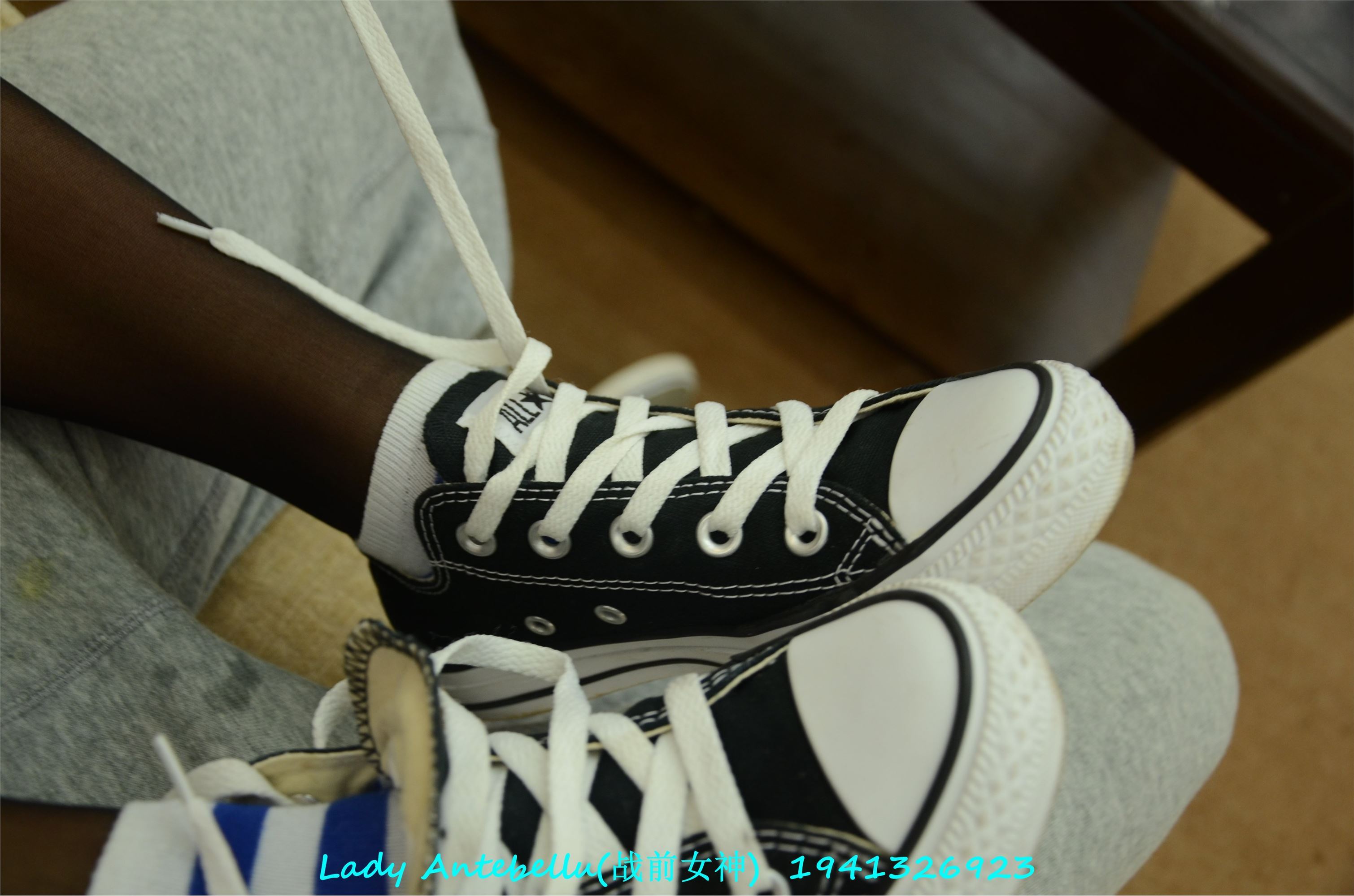 战前女神  恋足美腿棉袜女神级摄影套图 053