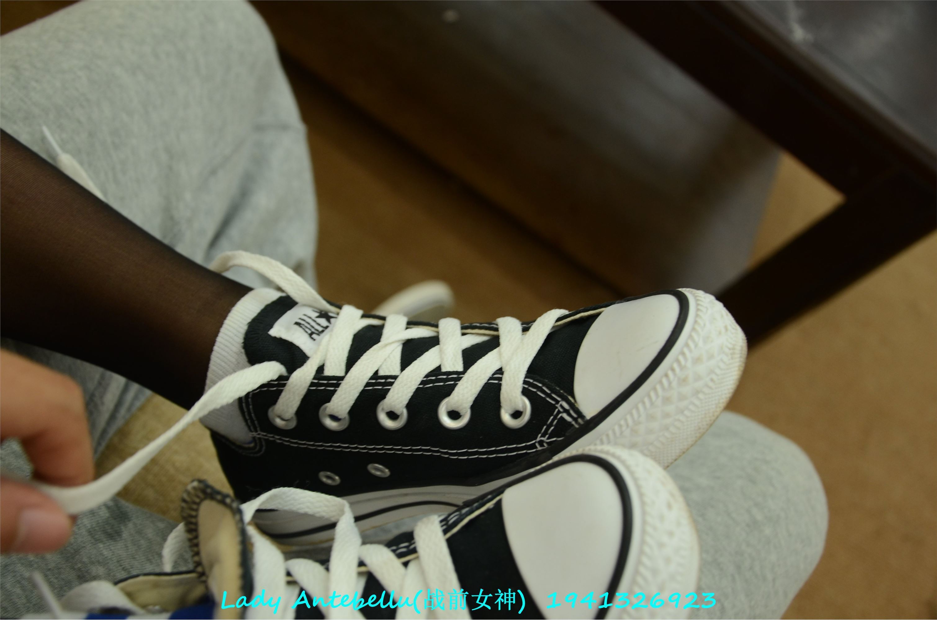 战前女神  恋足美腿棉袜女神级摄影套图 053