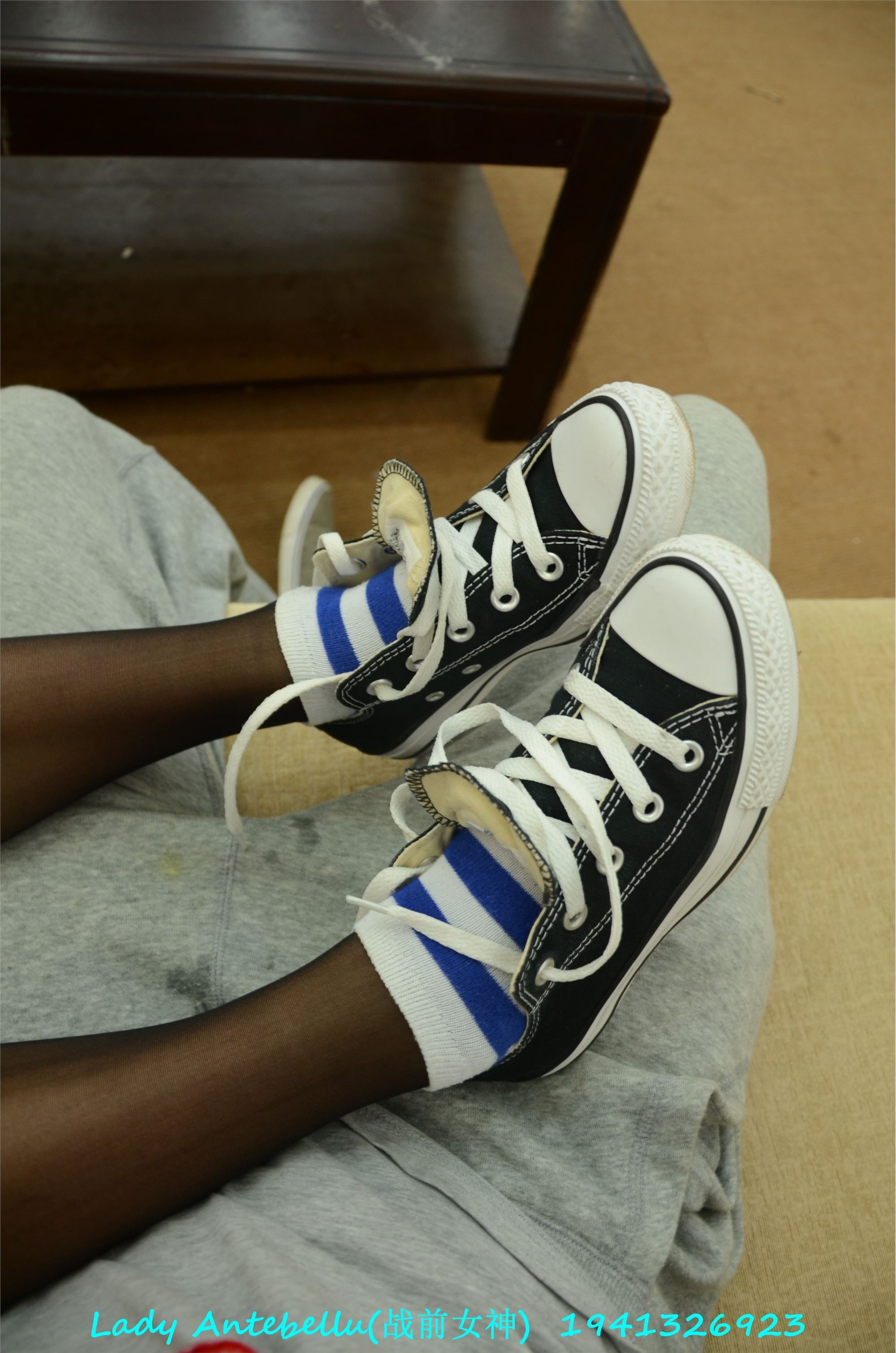 战前女神  恋足美腿棉袜女神级摄影套图 053