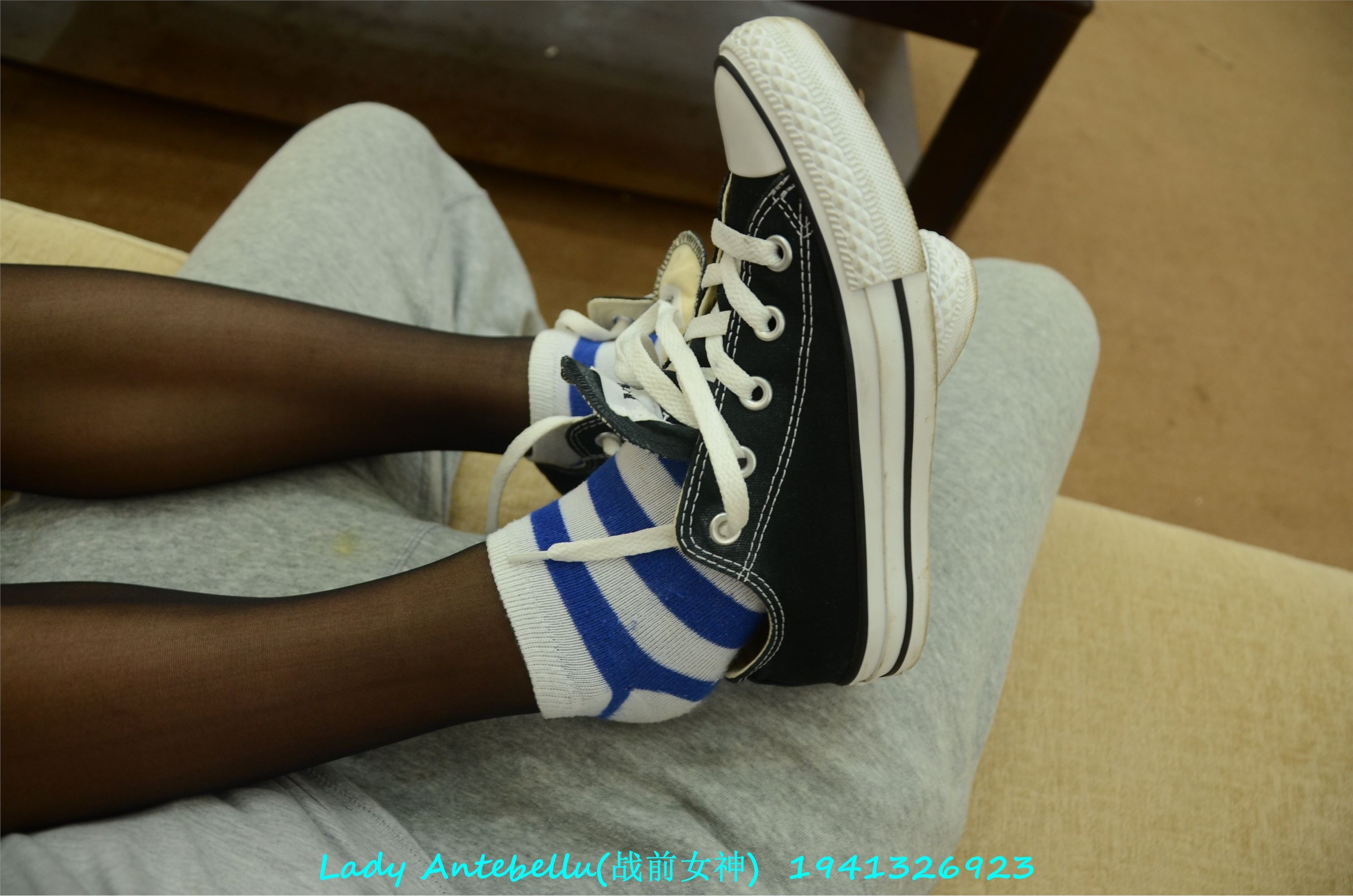 战前女神  恋足美腿棉袜女神级摄影套图 053