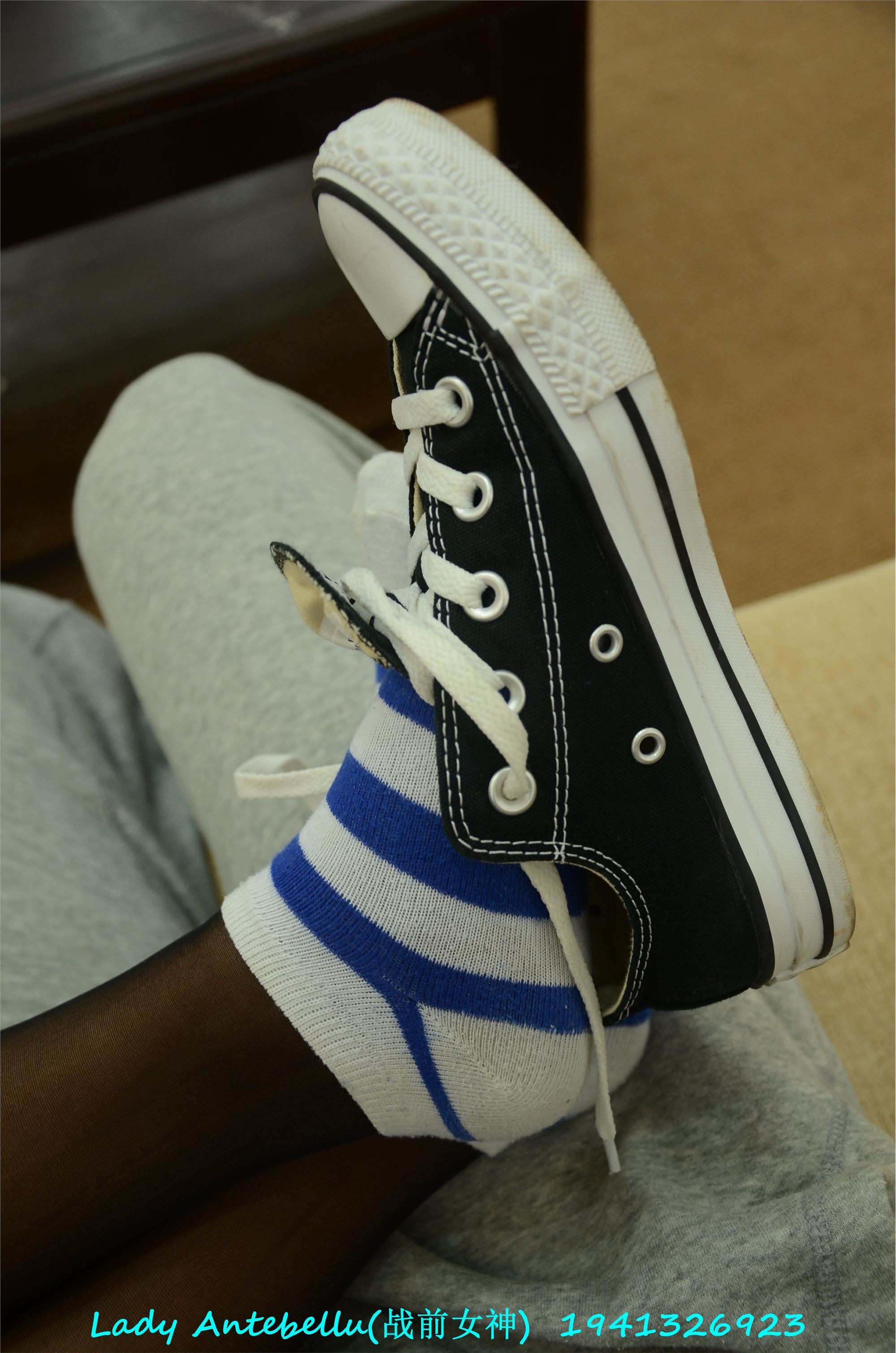 战前女神  恋足美腿棉袜女神级摄影套图 053