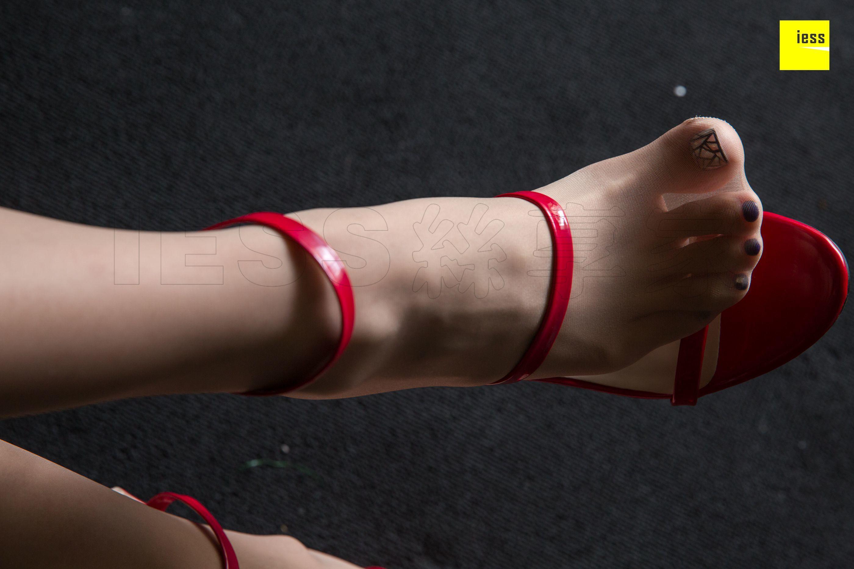 IESS异思趣向  2018.05.31 丝享家244：《辣妈破洞的肉丝脚底》辣妈君君