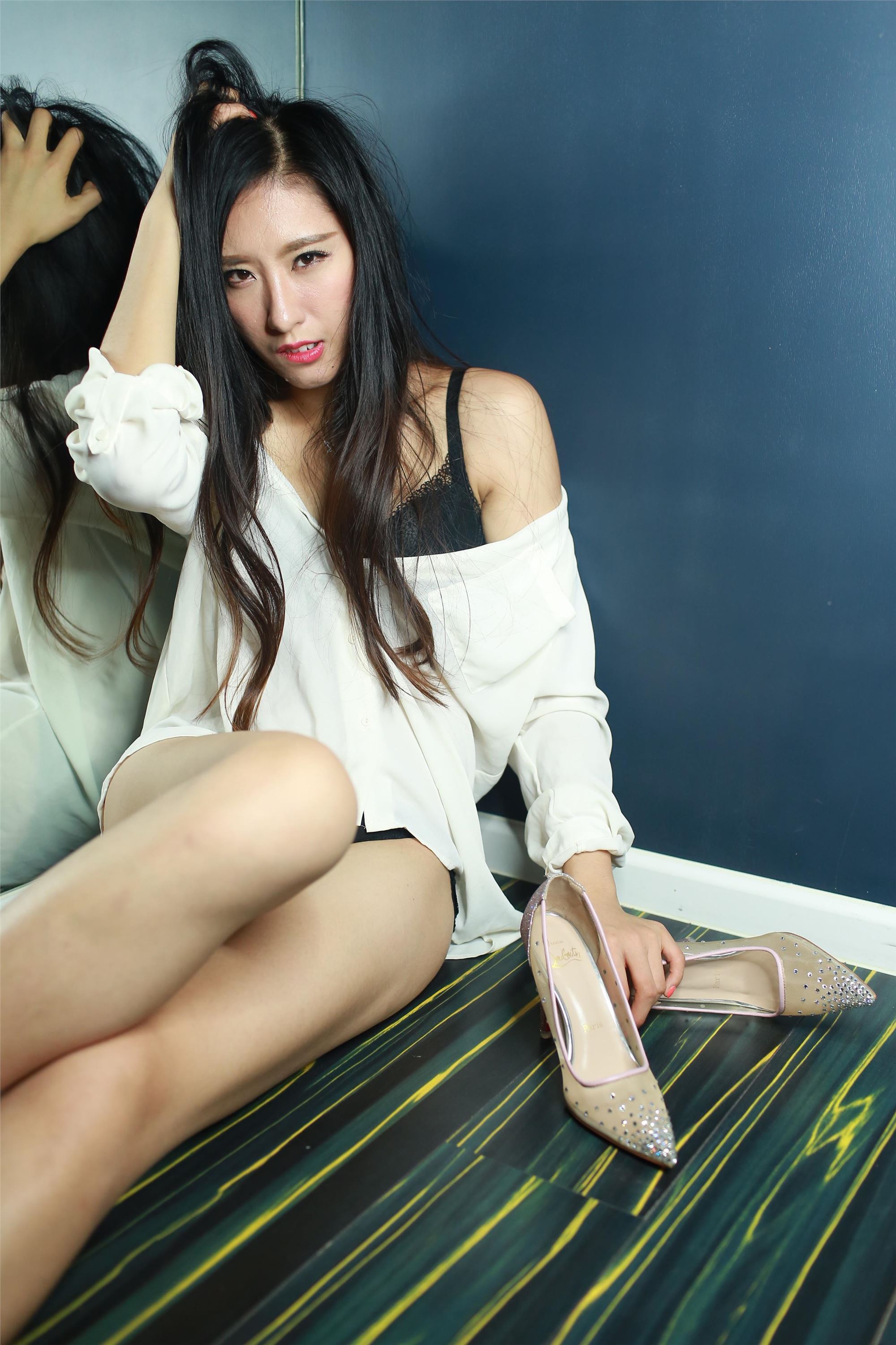 希威社国模写真 VIP收费套图 莉莉.2014.09.03(N)2