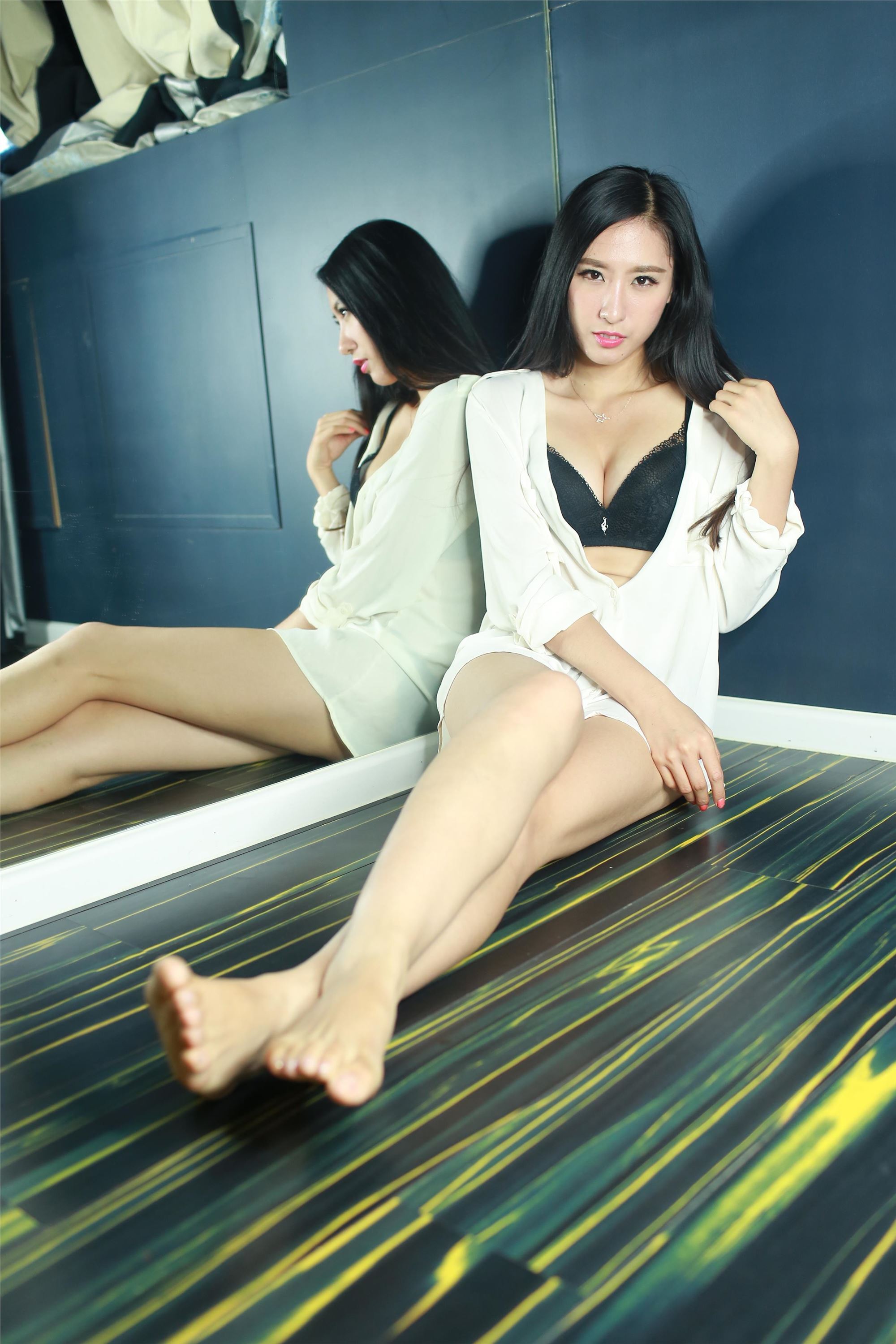 希威社国模写真 VIP收费套图 莉莉.2014.09.03(N)2