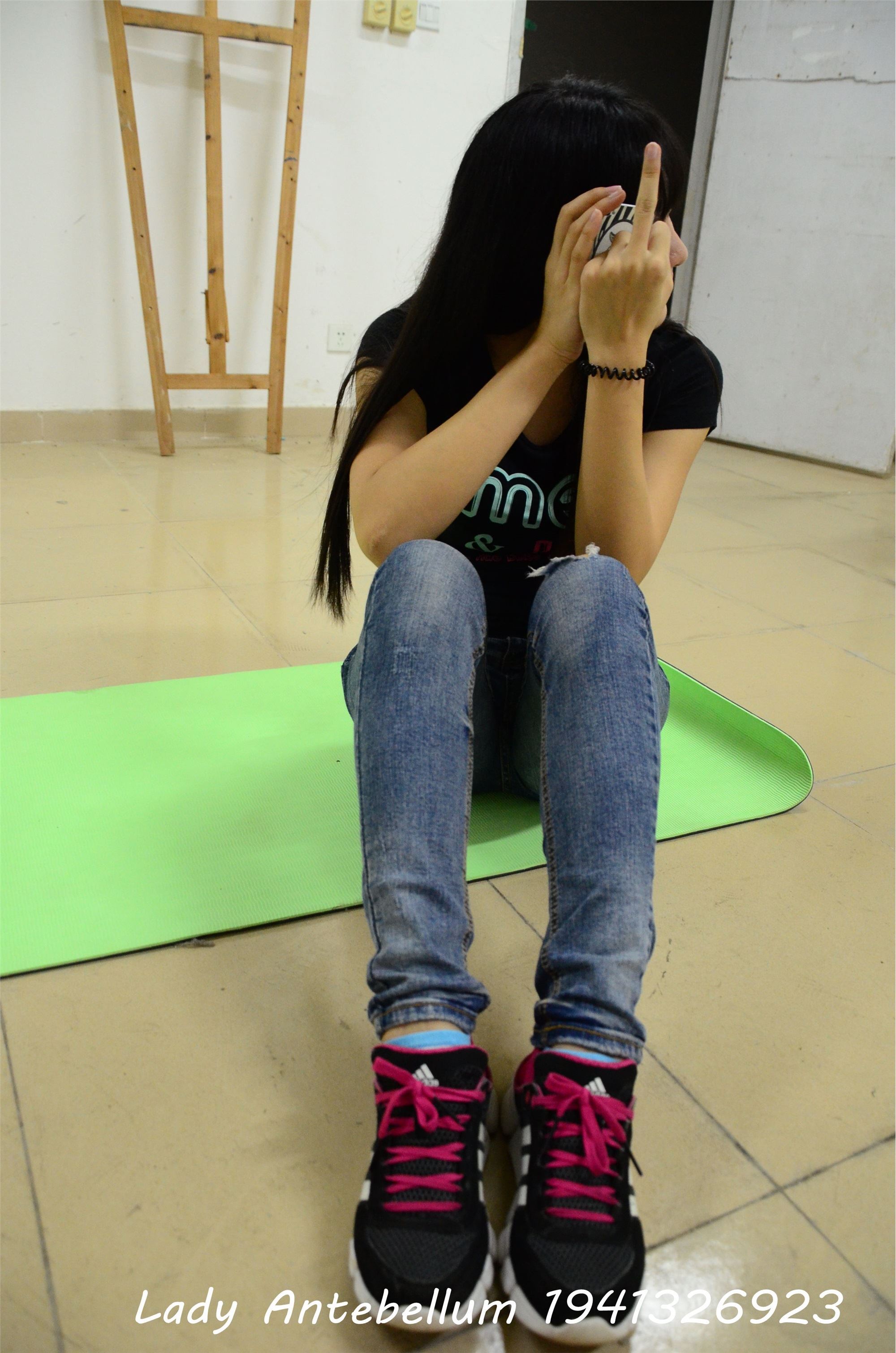 战前女神  恋足美腿棉袜女神级摄影套图 056